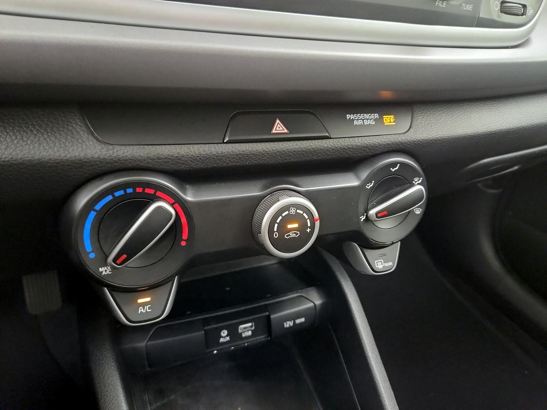 Thumbnail: 2018 Kia Rio - 15