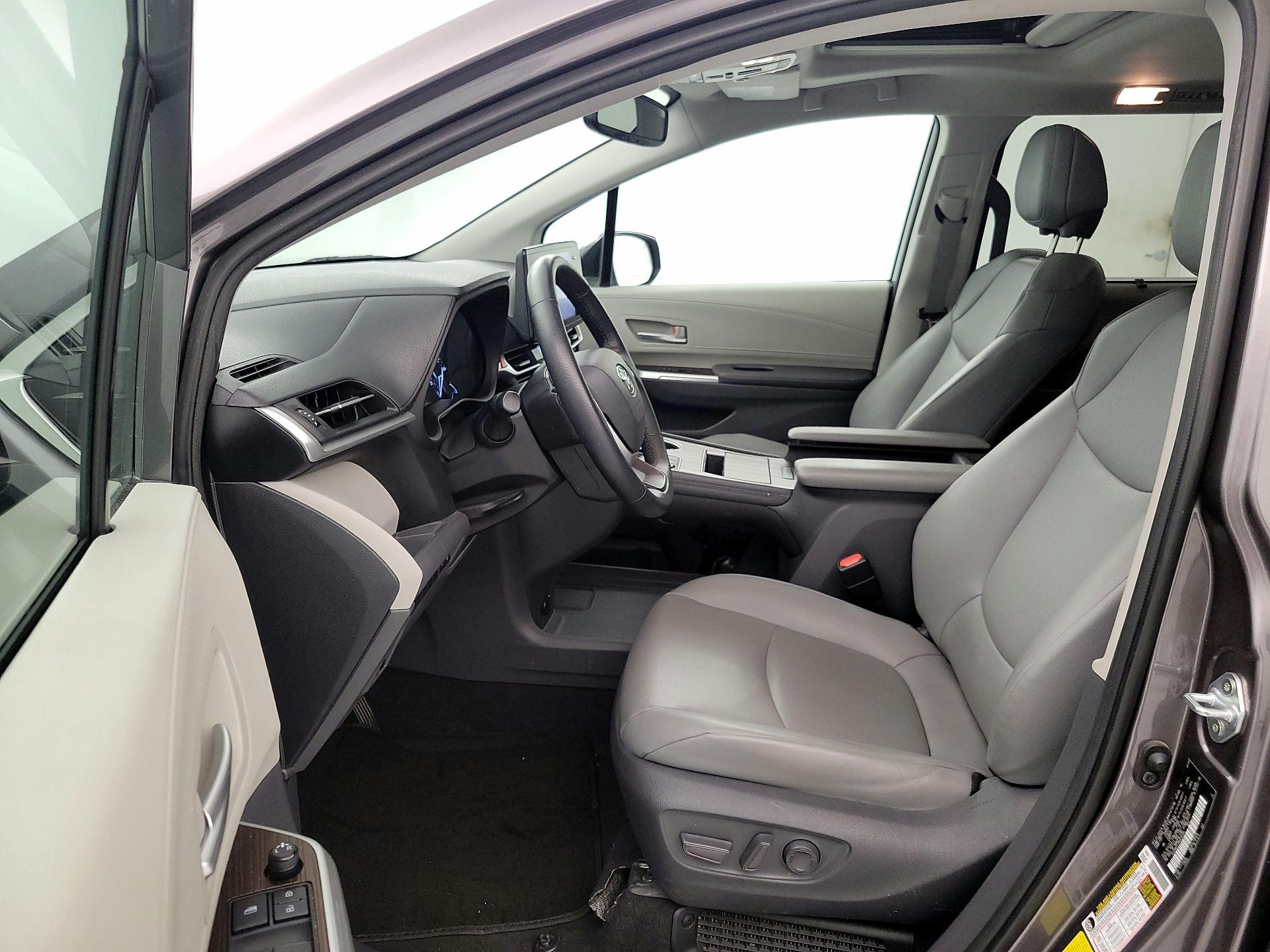 Thumbnail: 2021 Toyota Sienna - 11