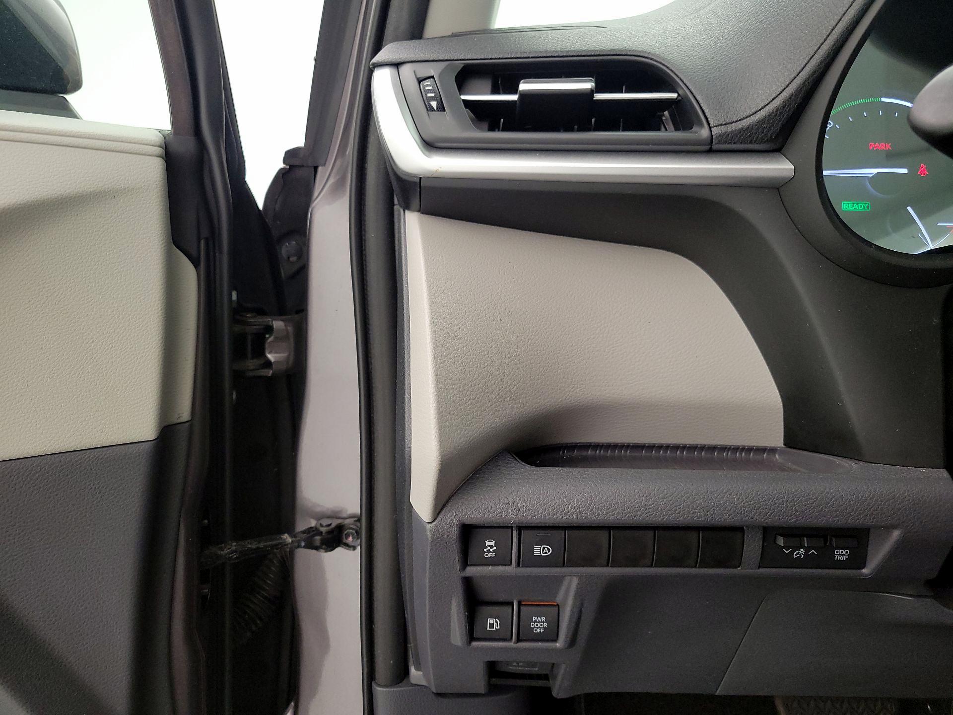 Thumbnail: 2021 Toyota Sienna - 13