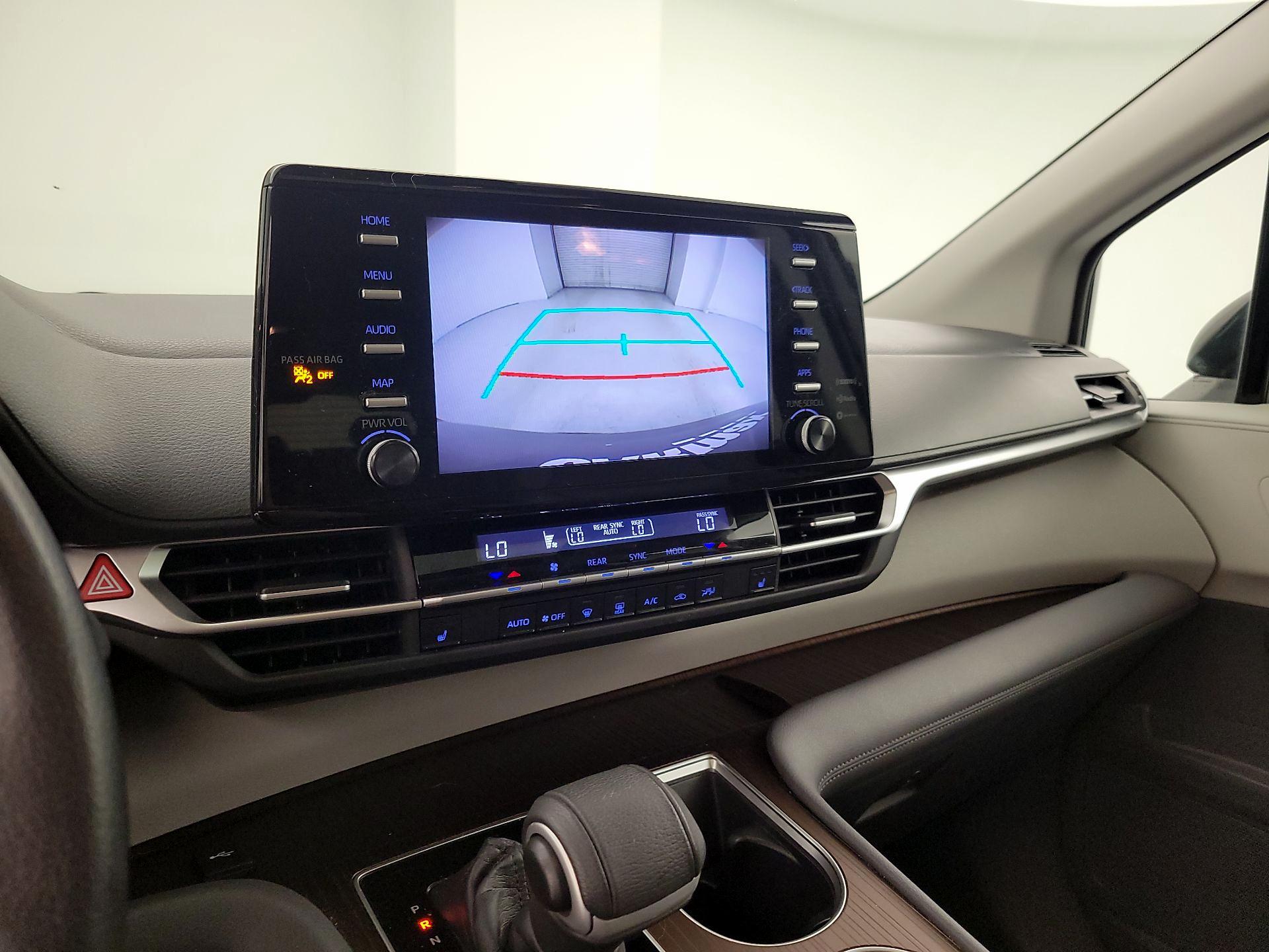 Thumbnail: 2021 Toyota Sienna - 14