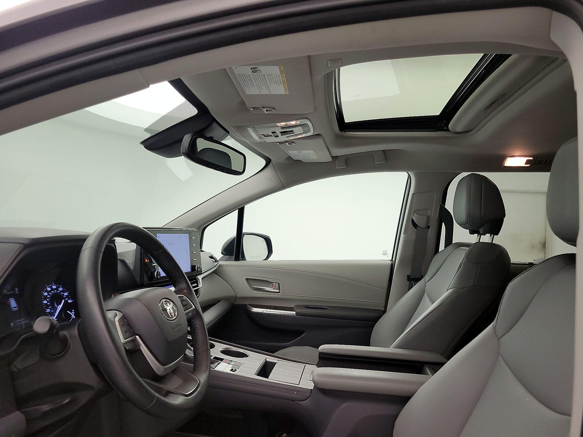 Thumbnail: 2021 Toyota Sienna - 19