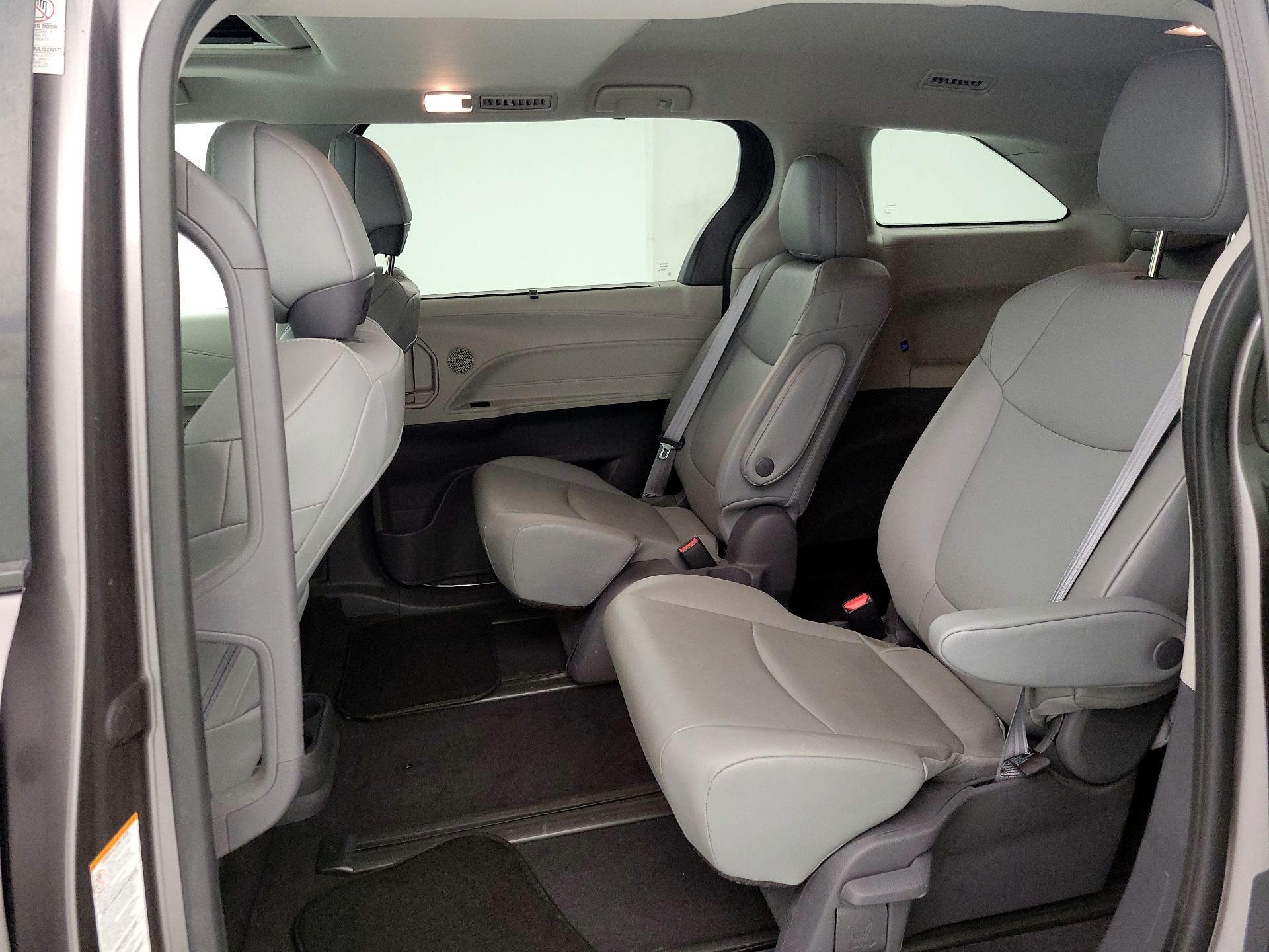 Thumbnail: 2021 Toyota Sienna - 20