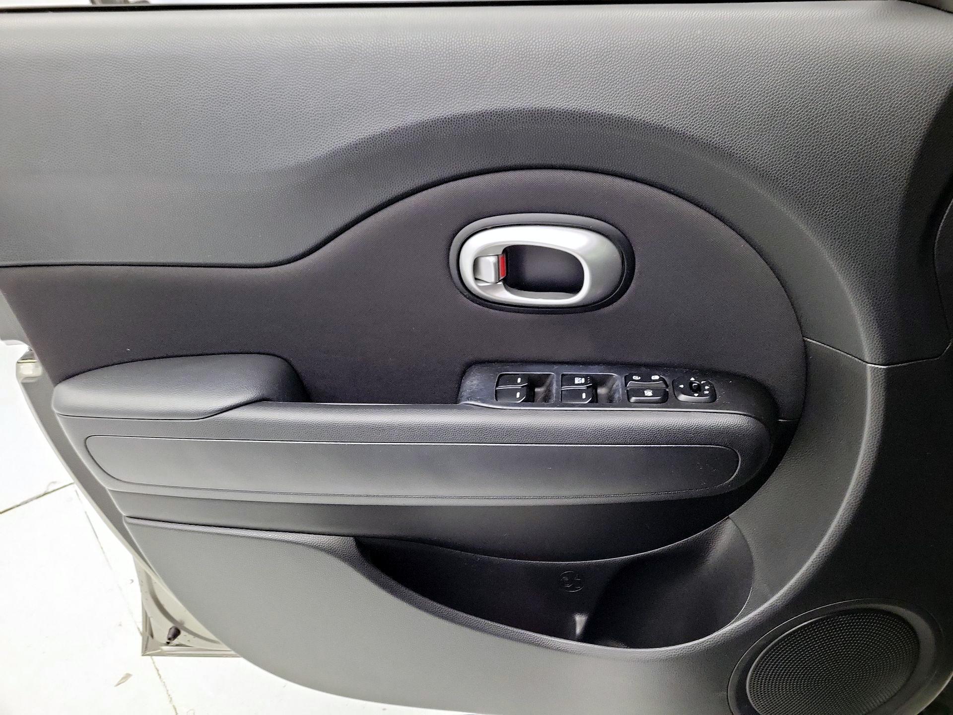 Thumbnail: 2015 Kia Soul - 12