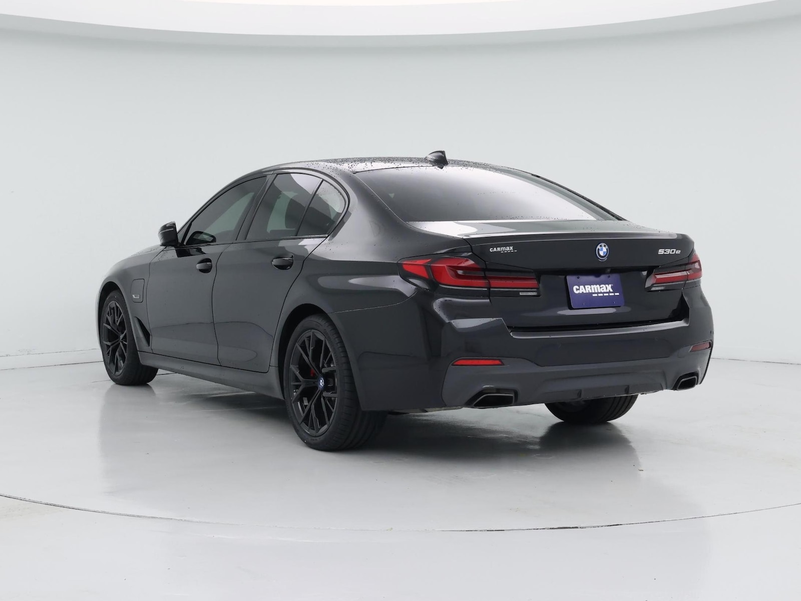 2022 BMW 5 Series 530e - Photo 3