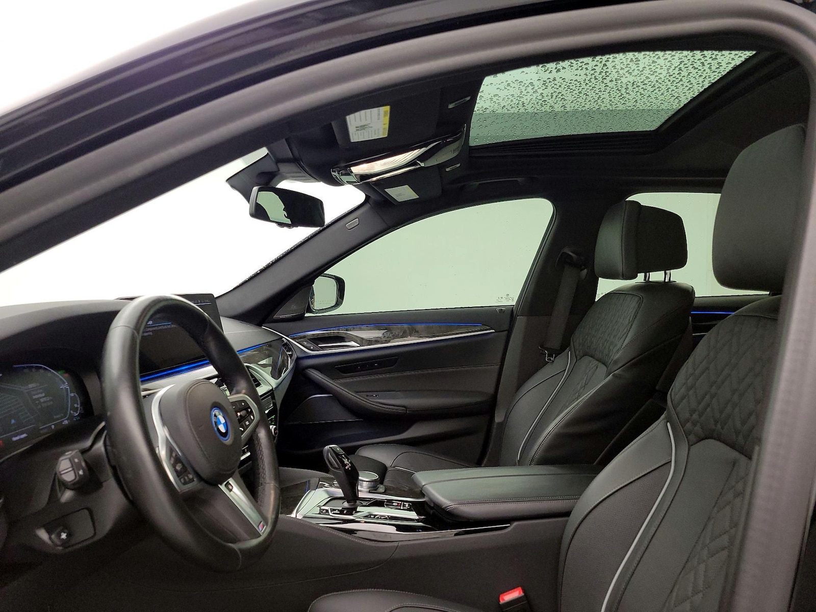 2022 BMW 5 Series 530e - Photo 21