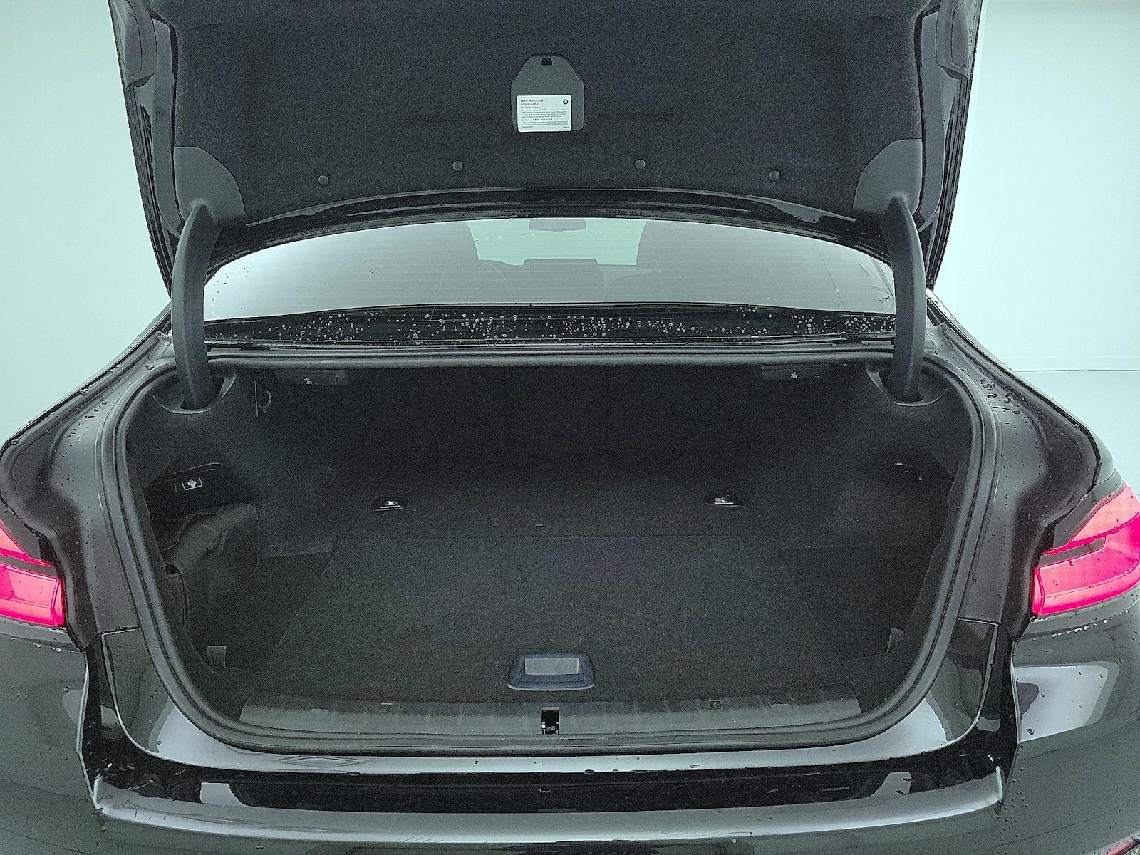 2022 BMW 5 Series 530e - Photo 23