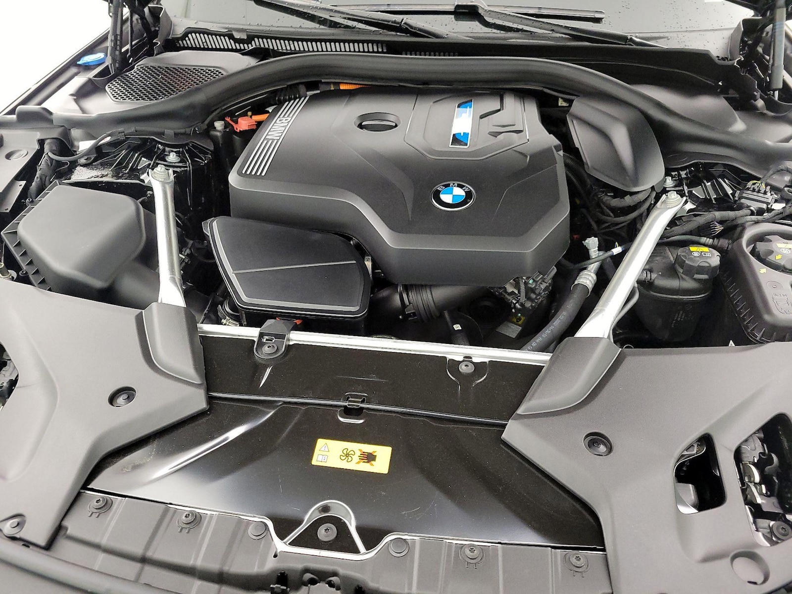 2022 BMW 5 Series 530e - Photo 24