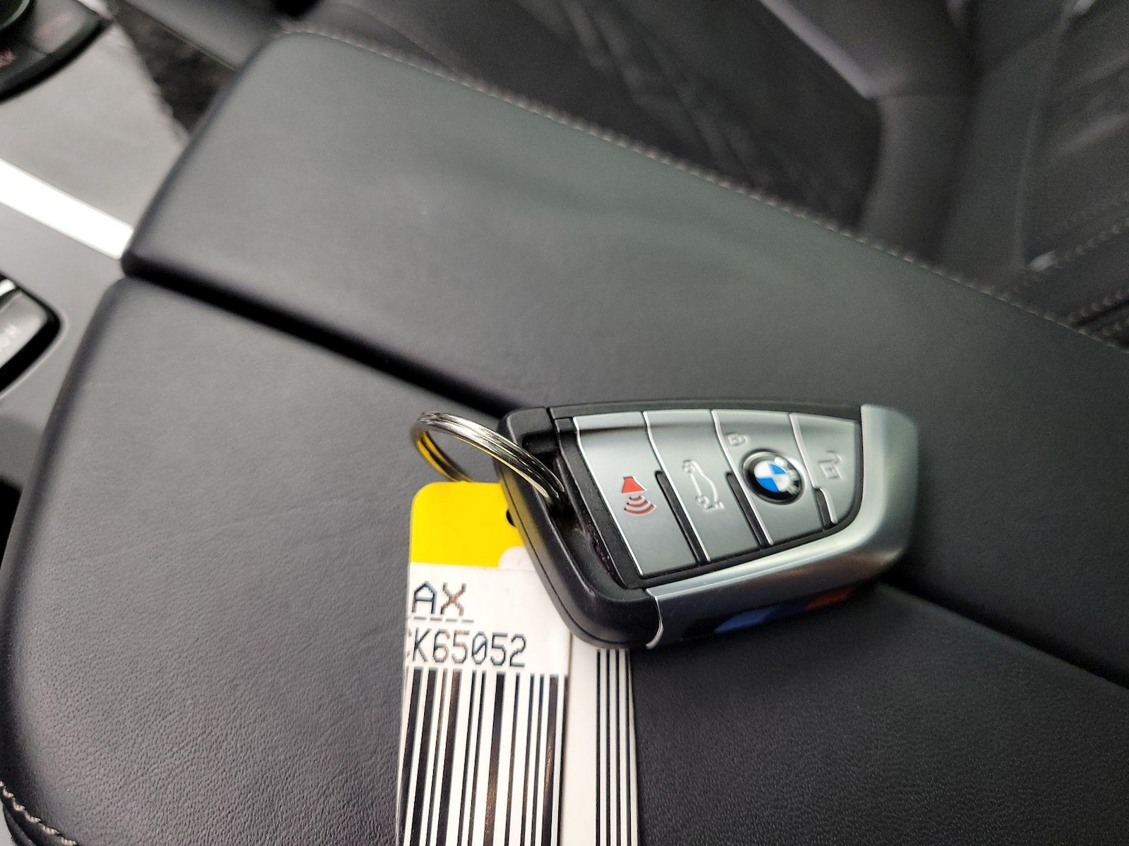 2022 BMW 5 Series 530e - Photo 25