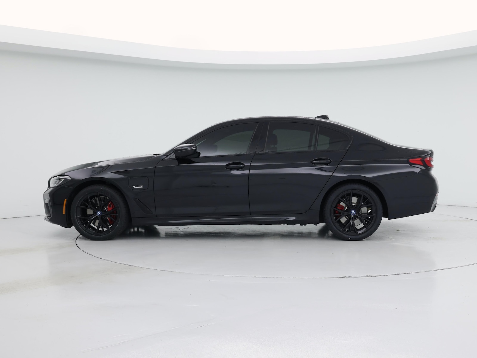 2022 BMW 5 Series 530e - Photo 4