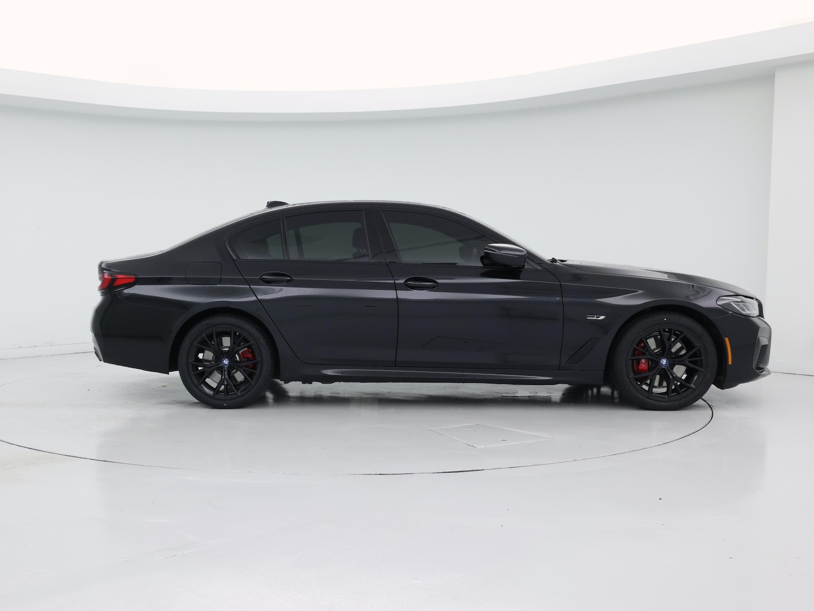 2022 BMW 5 Series 530e - Photo 8