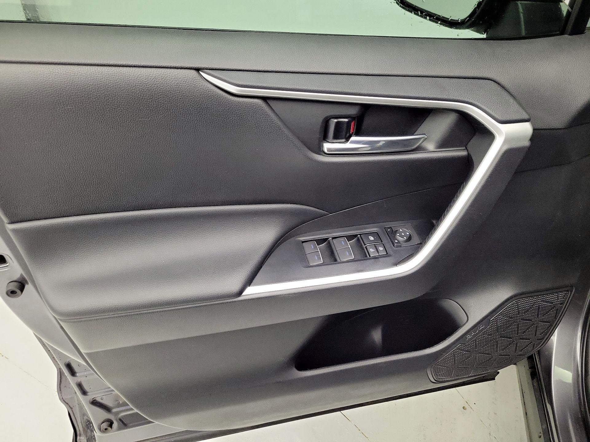 Thumbnail: 2022 Toyota RAV4 - 12