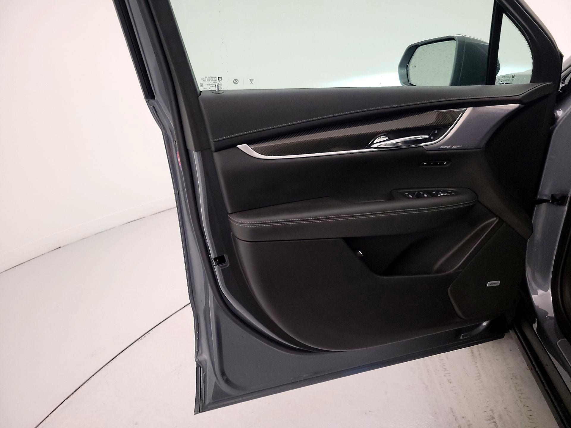 Thumbnail: 2020 Cadillac XT6 - 12