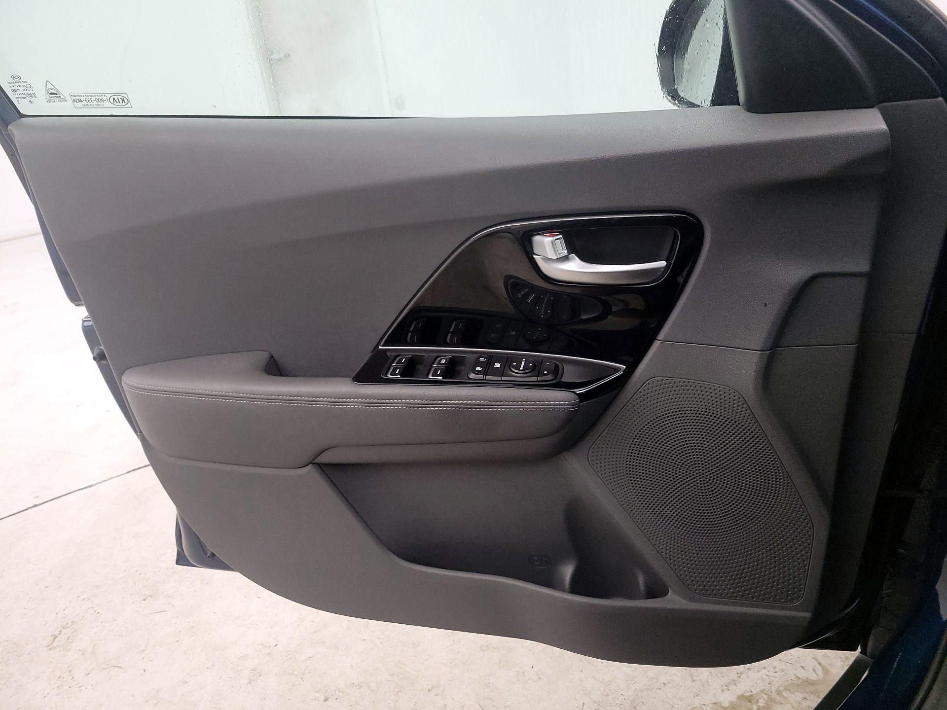 Thumbnail: 2021 Kia Niro - 12
