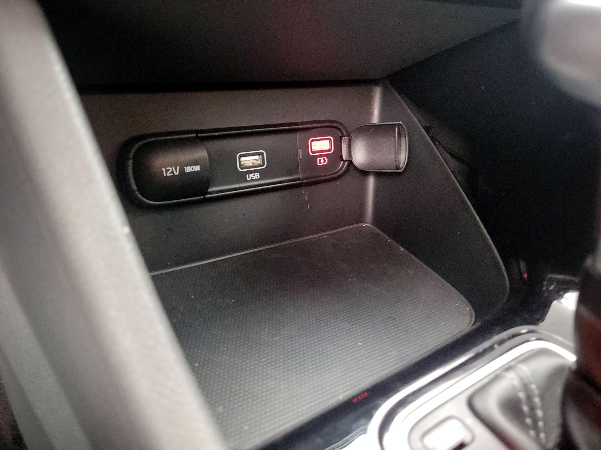 Thumbnail: 2021 Kia Niro - 17