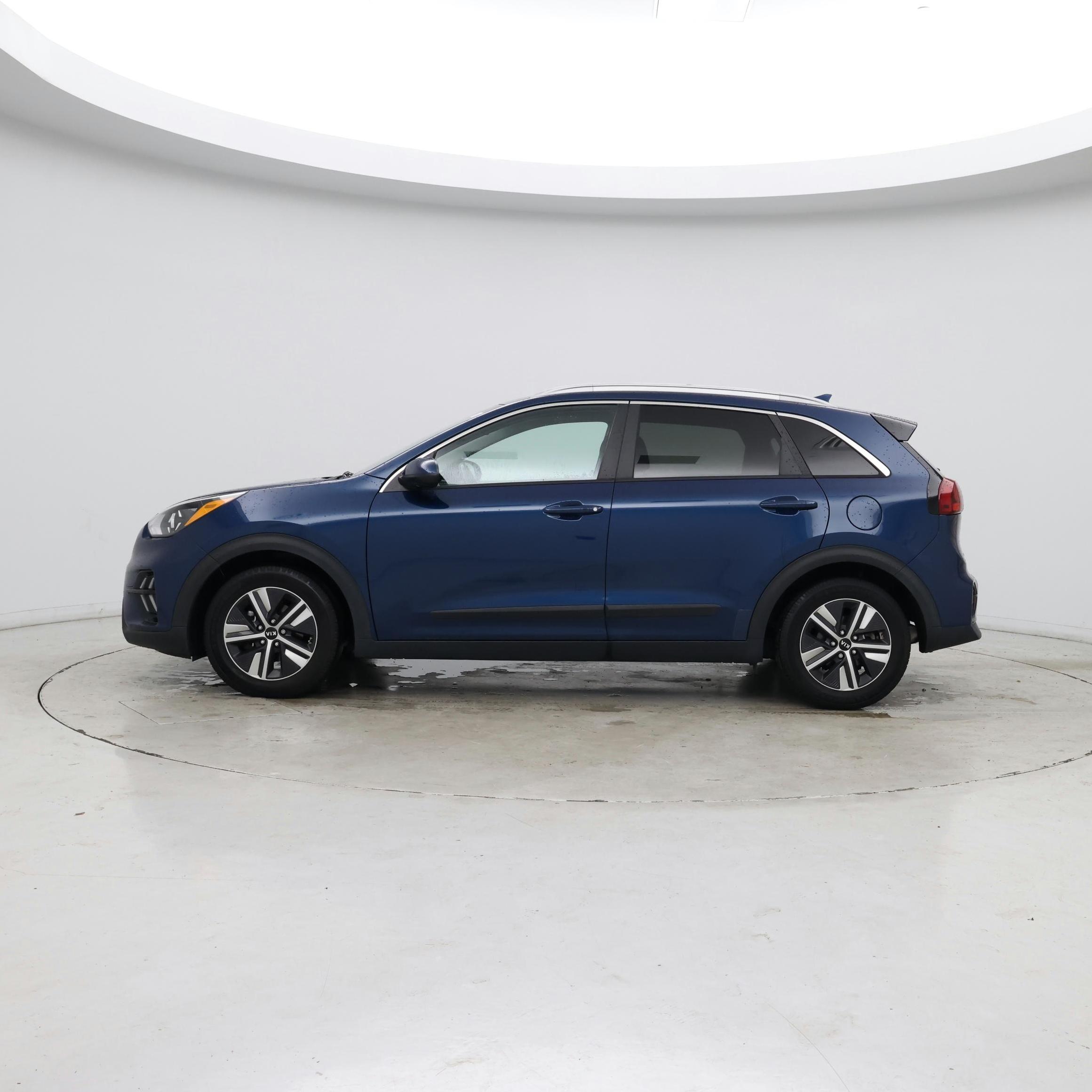 Thumbnail: 2021 Kia Niro - 3
