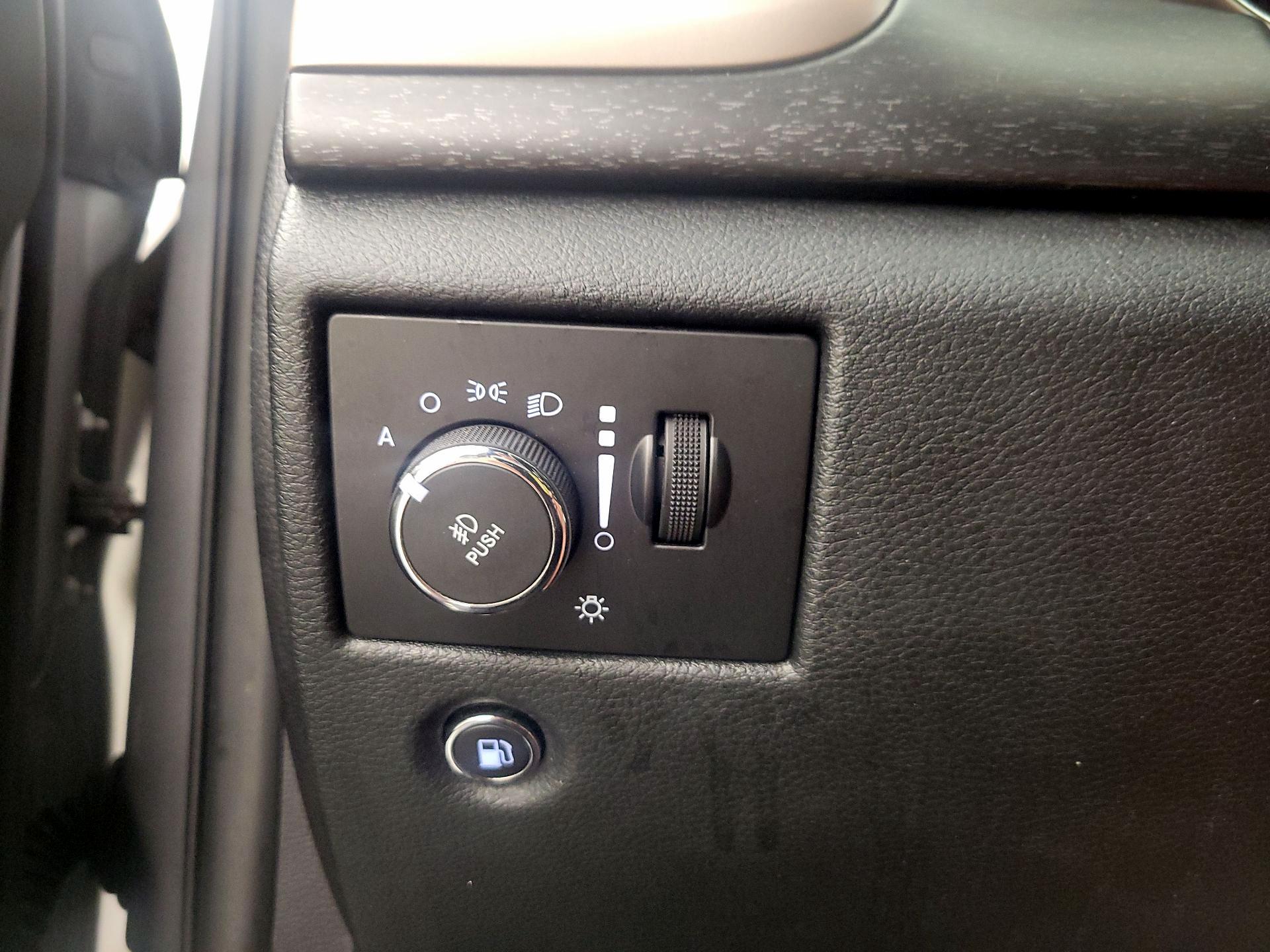 Thumbnail: 2015 Jeep Grand Cherokee - 13