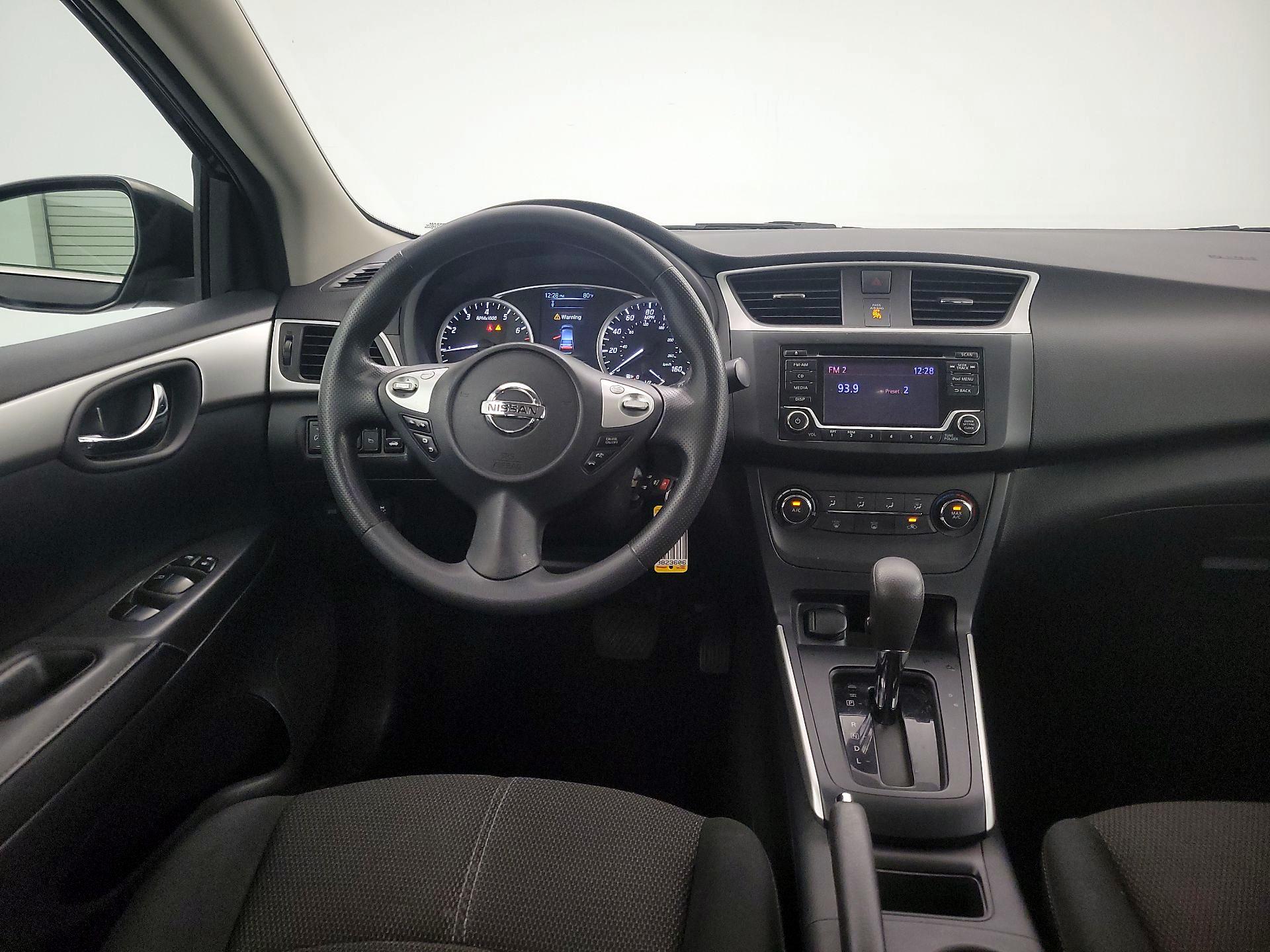 Thumbnail: 2018 Nissan Sentra - 10