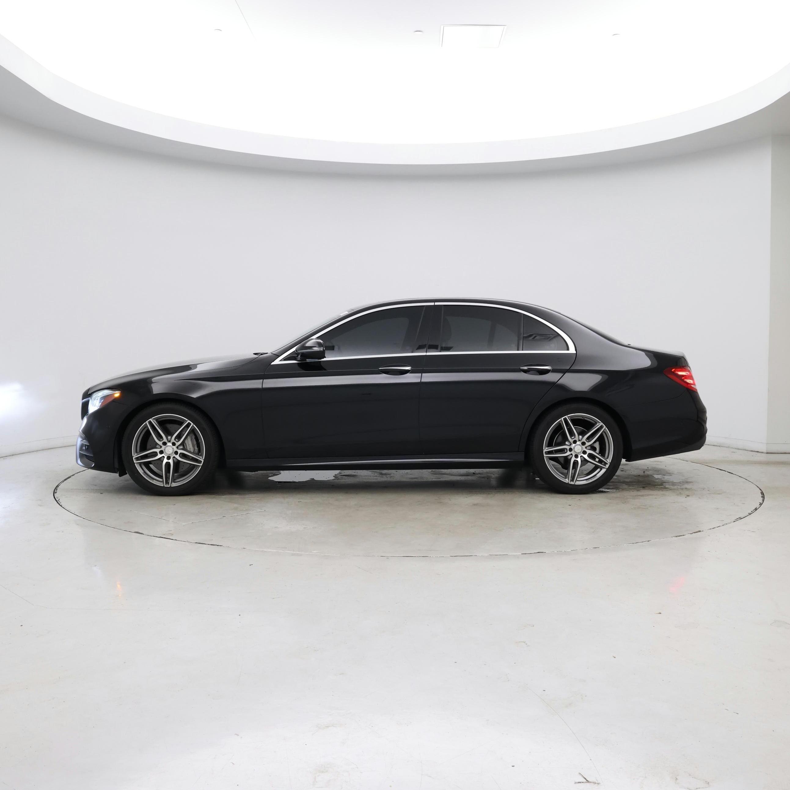 Thumbnail: 2017 Mercedes-Benz E-Class - 3