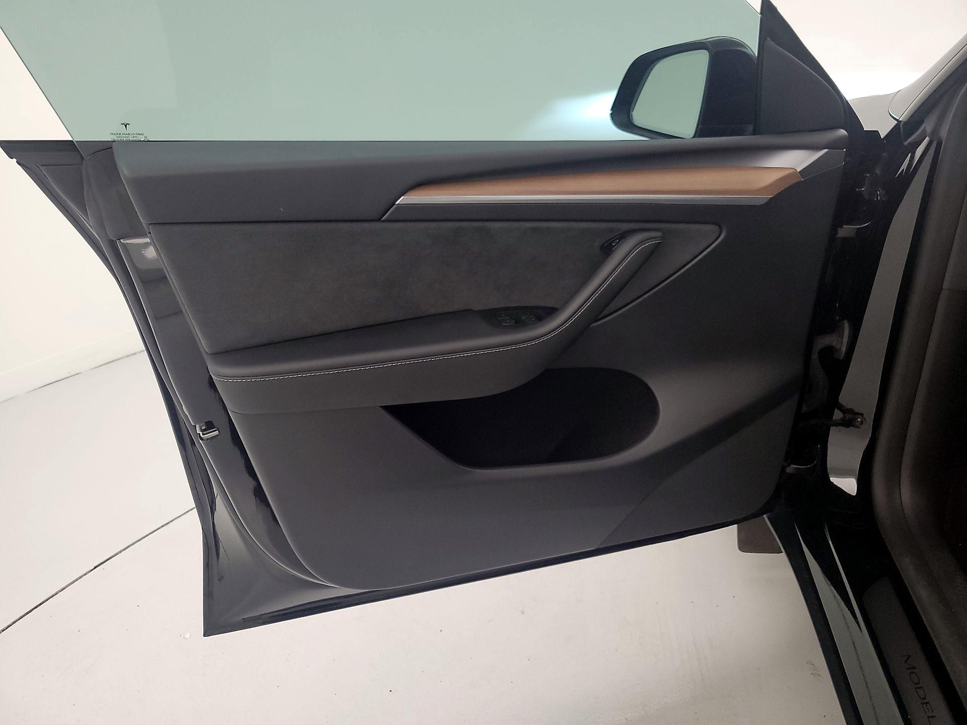 Thumbnail: 2023 Tesla Model Y - 12