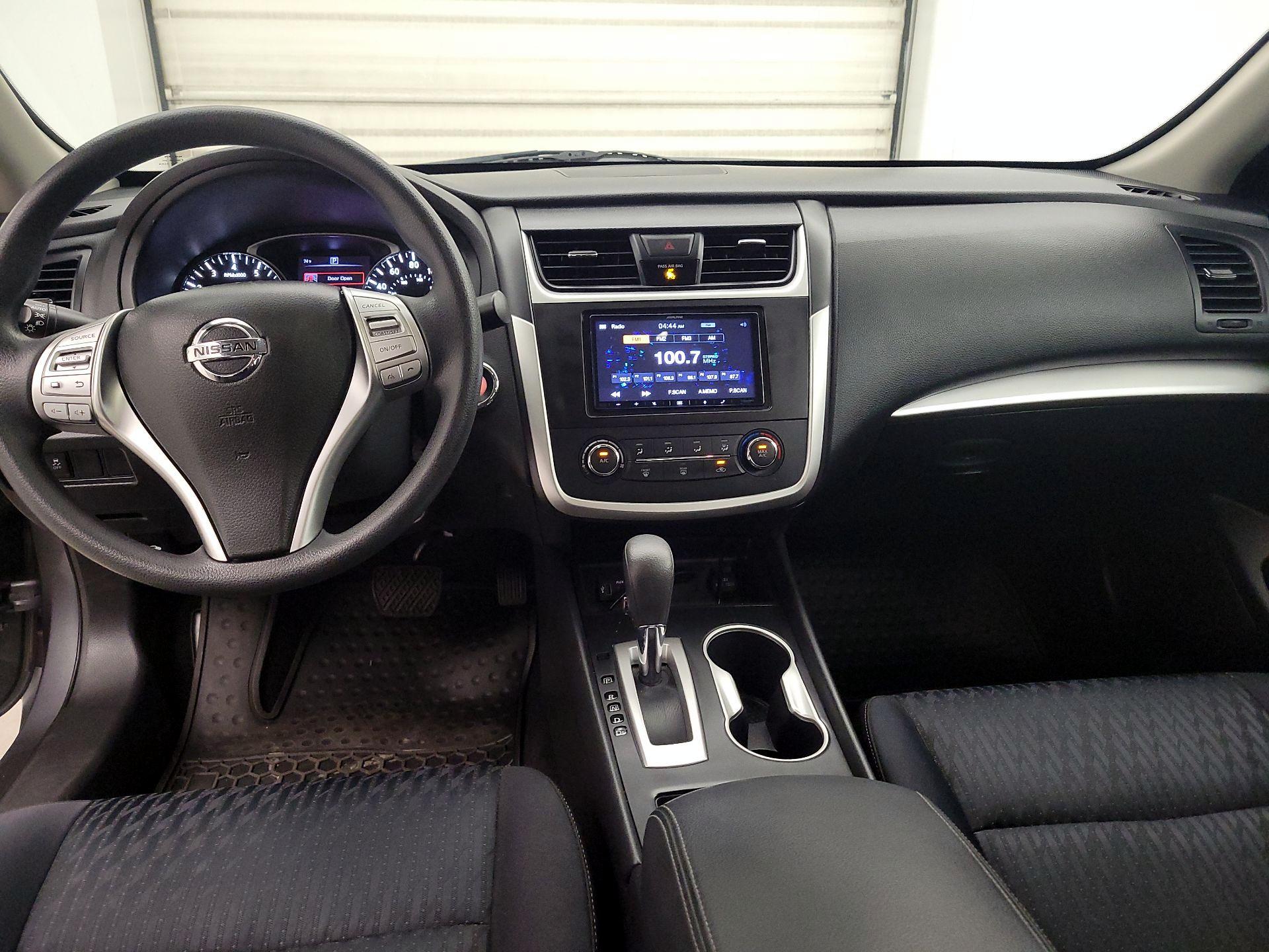 Thumbnail: 2017 Nissan Altima - 9