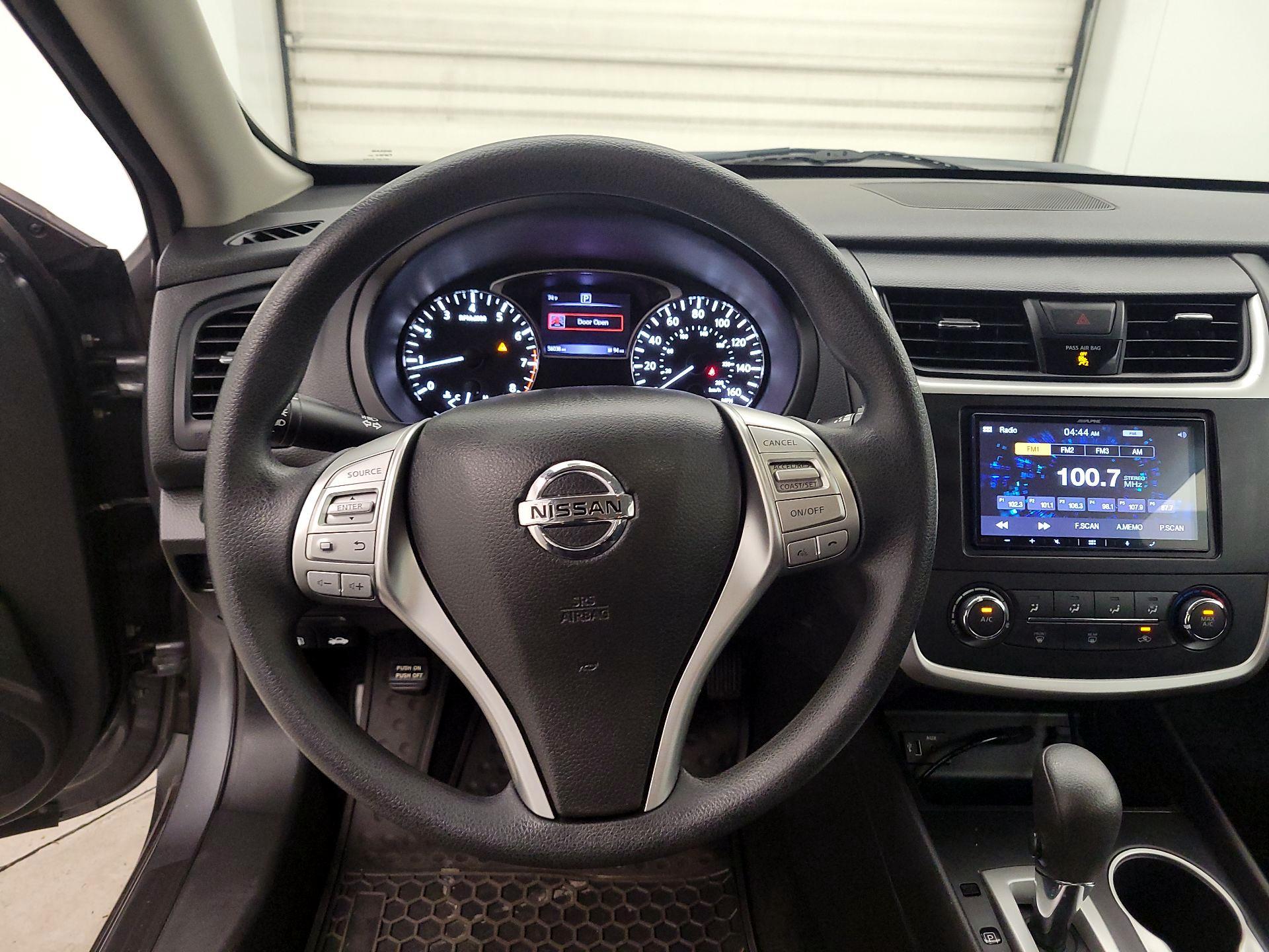 Thumbnail: 2017 Nissan Altima - 10