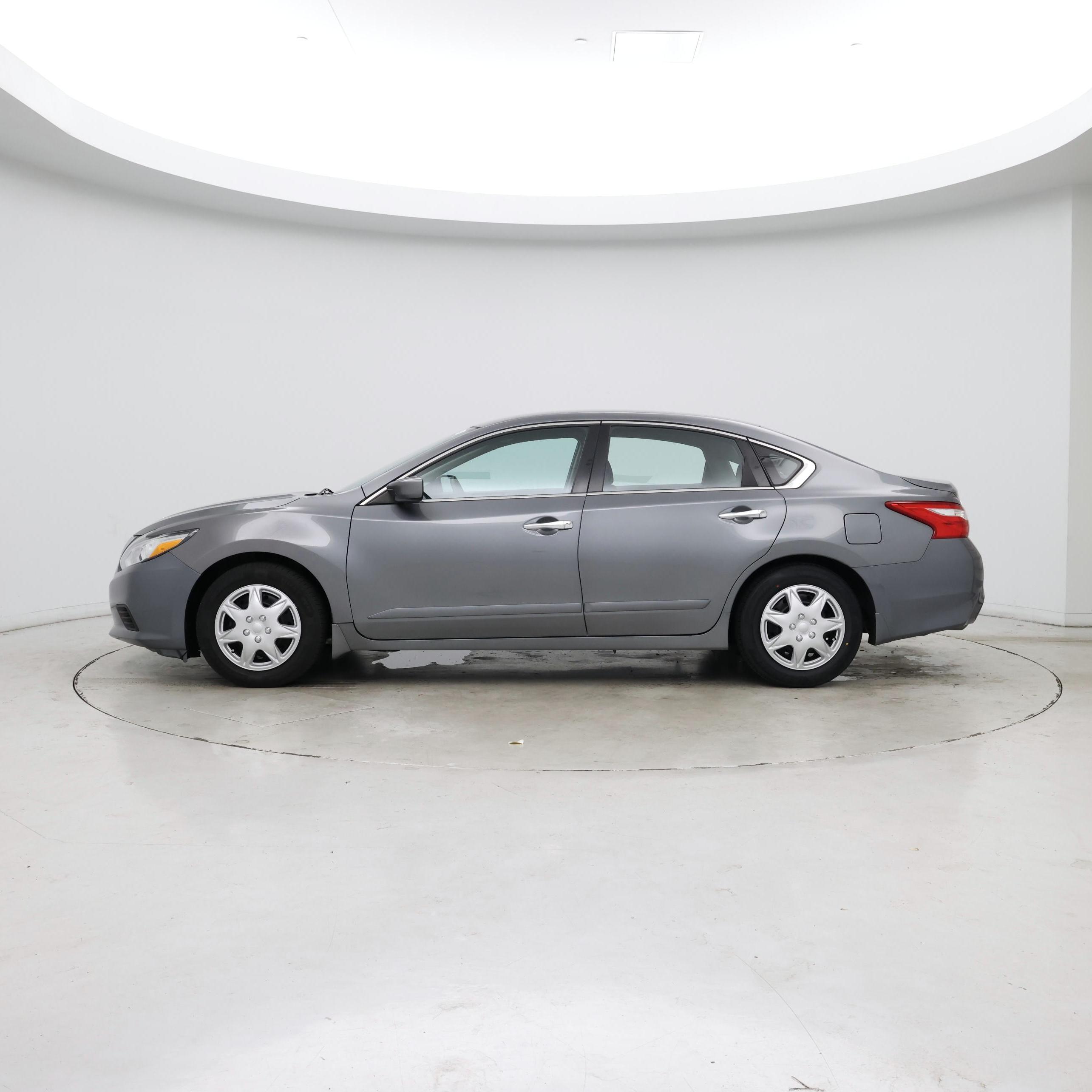 Thumbnail: 2017 Nissan Altima - 3