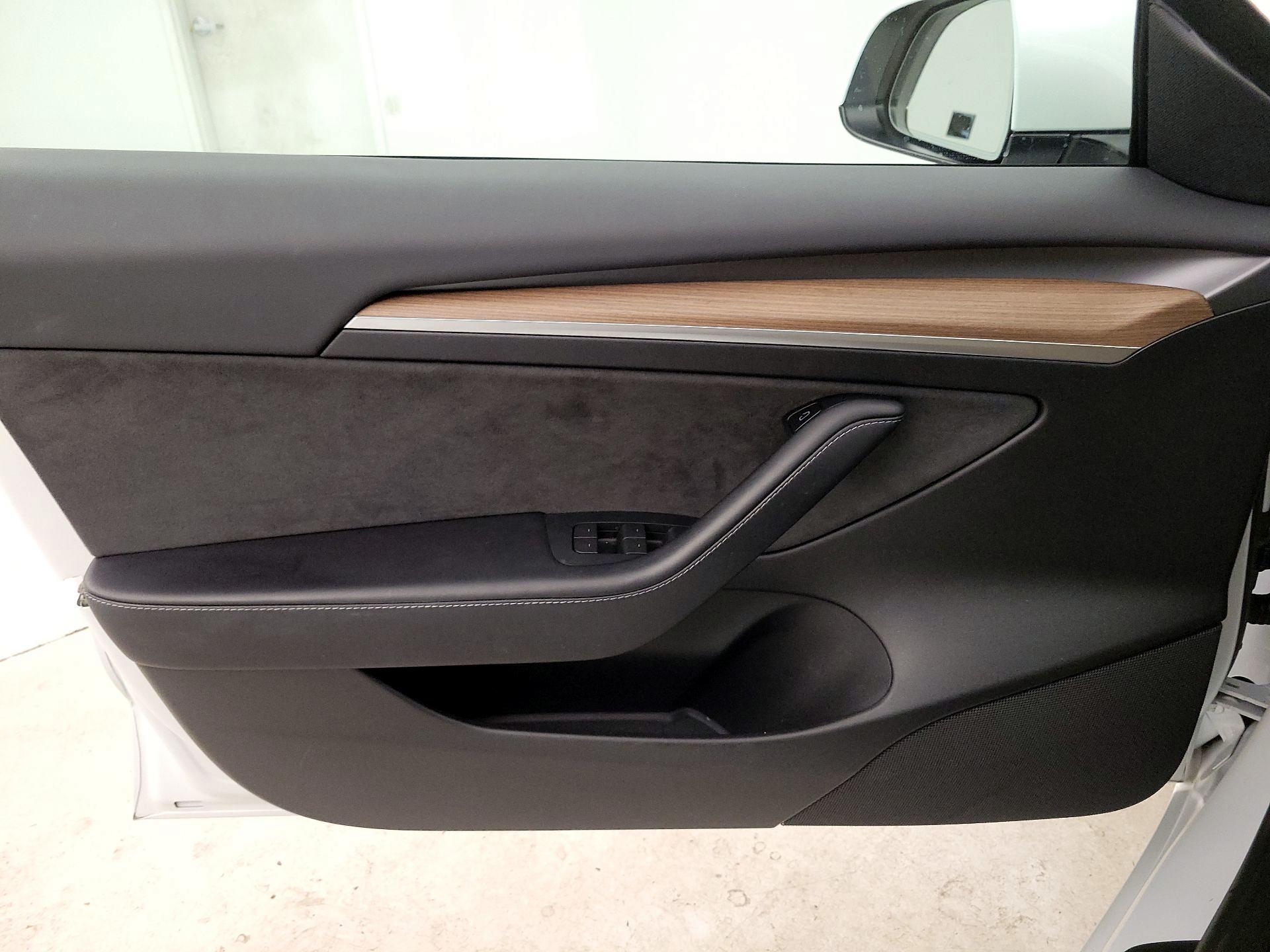 Thumbnail: 2023 Tesla Model 3 - 10