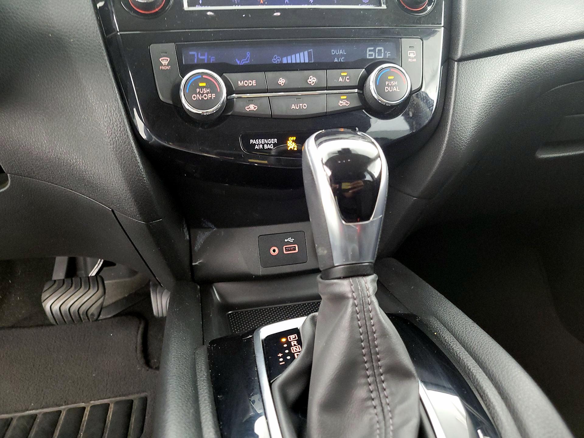 Thumbnail: 2020 Nissan Rogue - 16