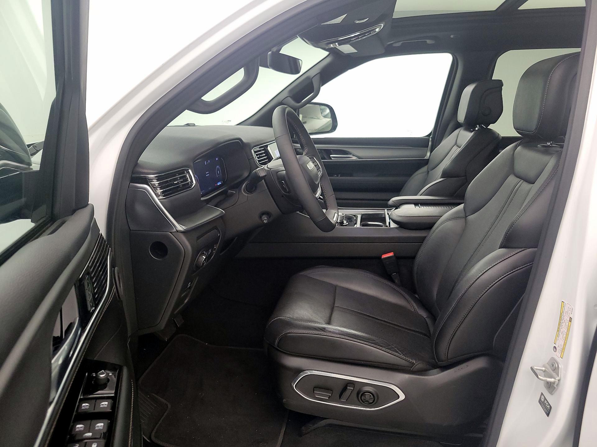 Thumbnail: 2024 Jeep Wagoneer - 11