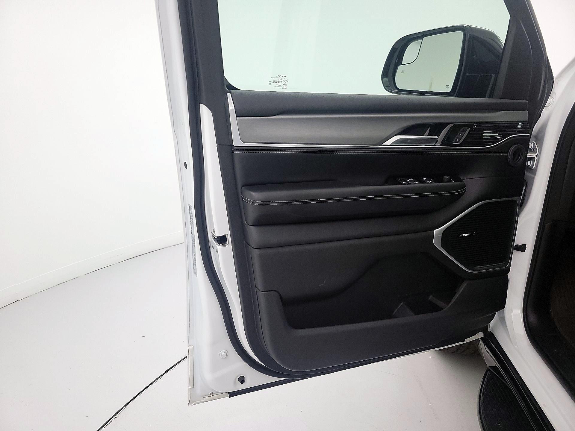 Thumbnail: 2024 Jeep Wagoneer - 12