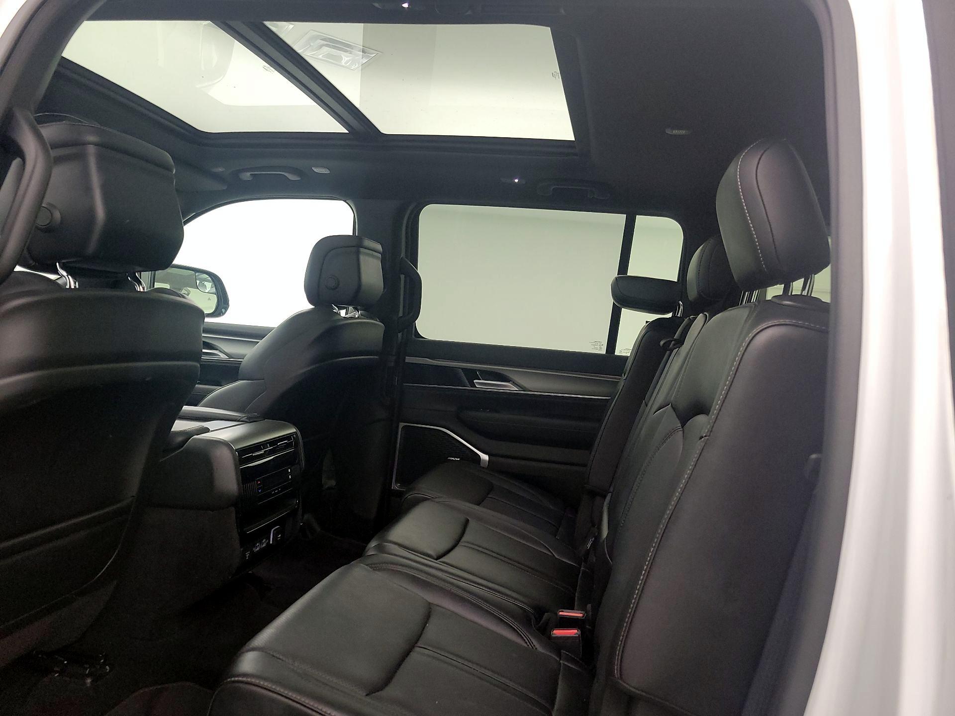 Thumbnail: 2024 Jeep Wagoneer - 20