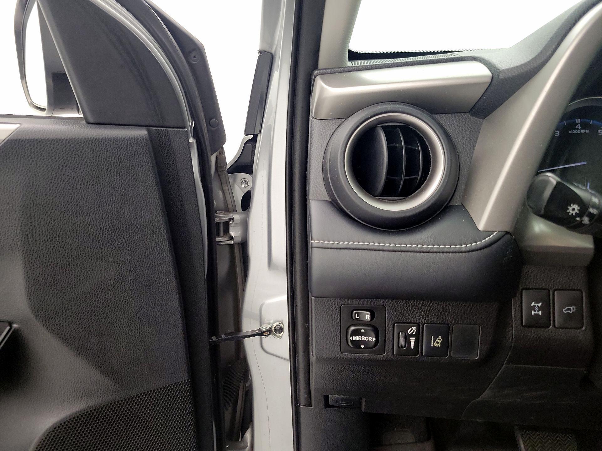 Thumbnail: 2016 Toyota RAV4 - 13