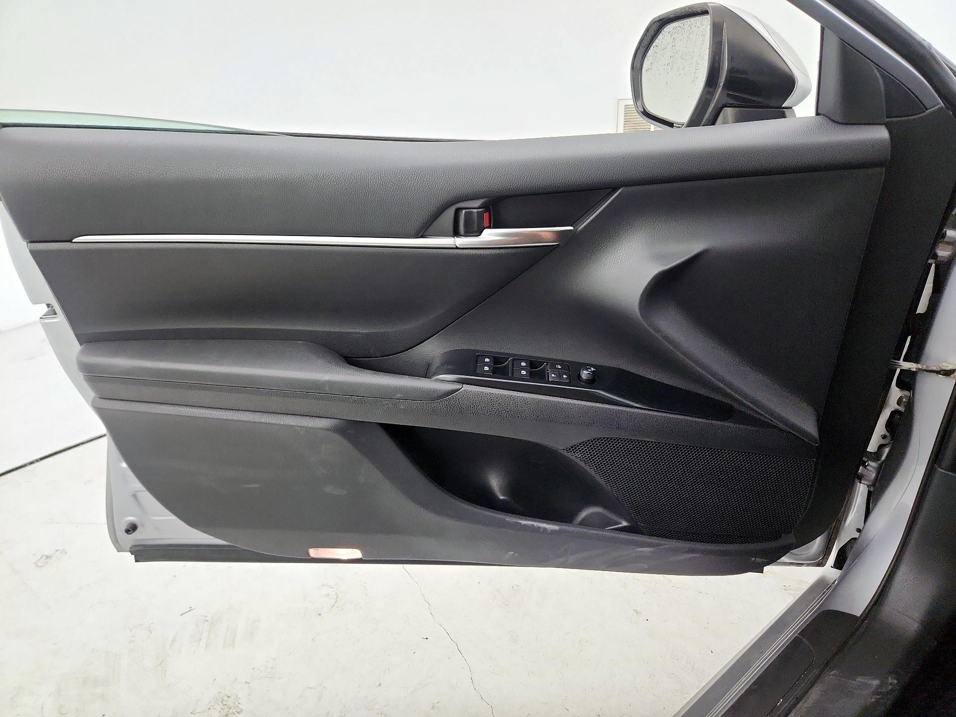 Thumbnail: 2019 Toyota Camry - 12