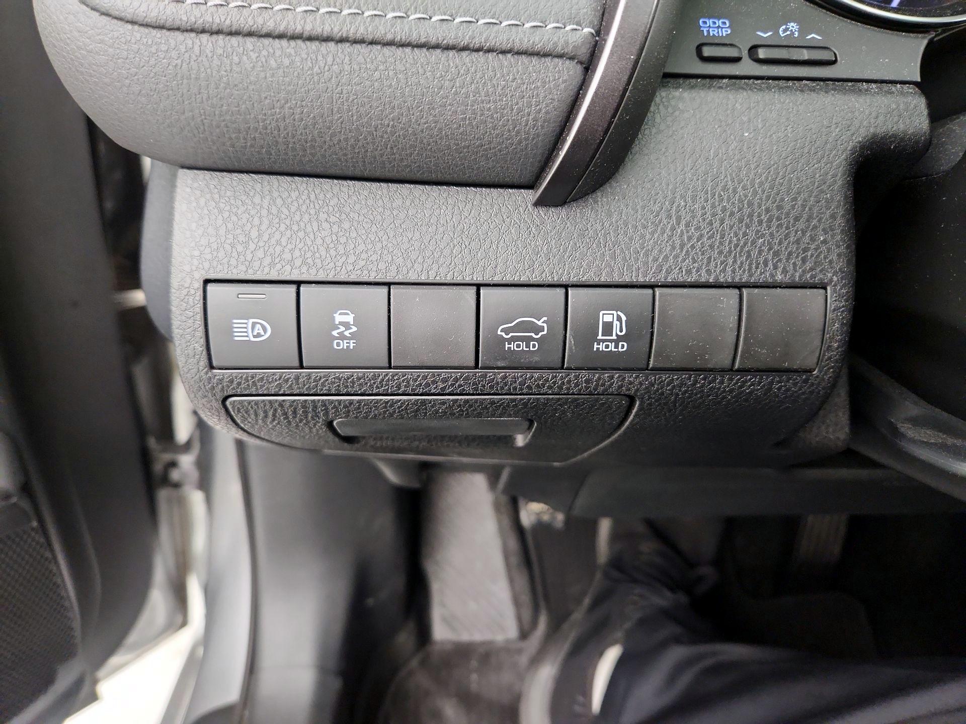 Thumbnail: 2019 Toyota Camry - 13