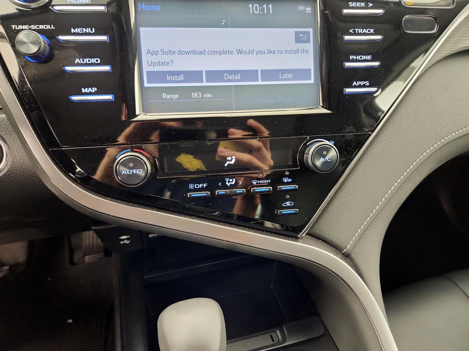 Thumbnail: 2019 Toyota Camry - 16