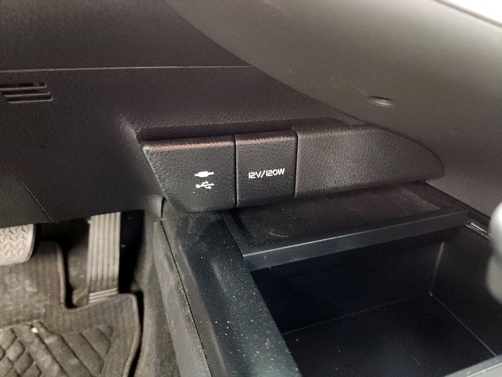 Thumbnail: 2019 Toyota Camry - 18