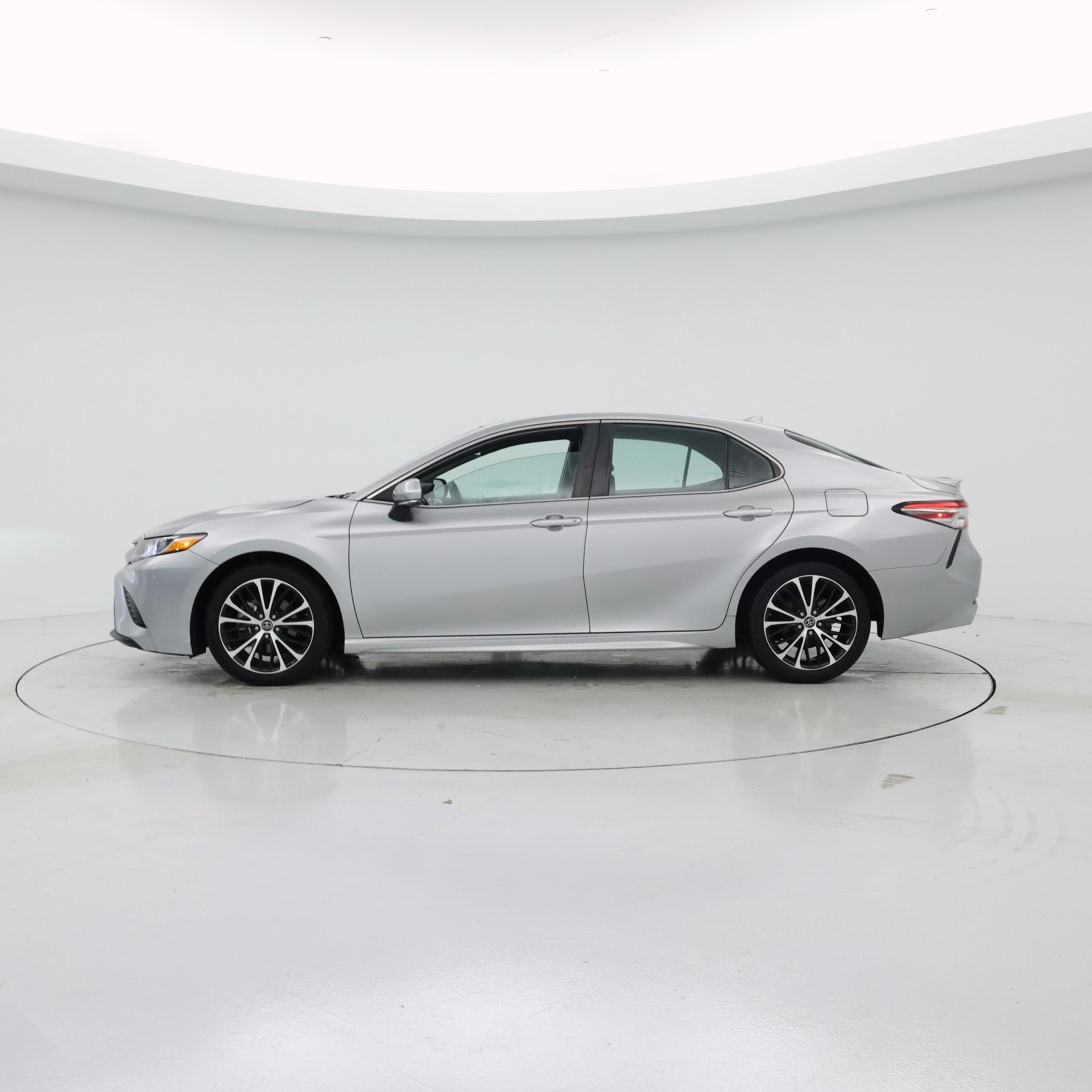 Thumbnail: 2019 Toyota Camry - 3