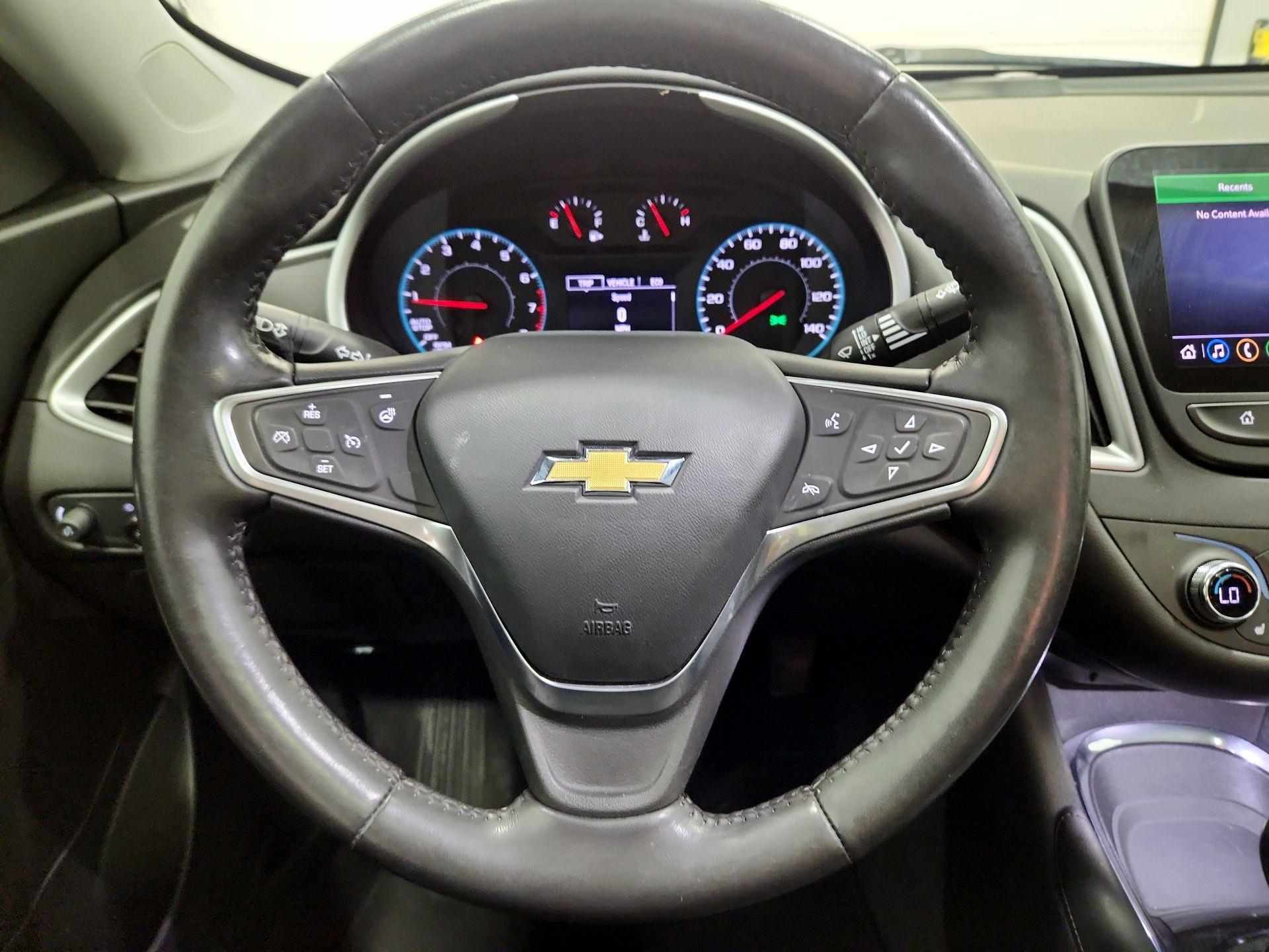 Thumbnail: 2022 Chevrolet Malibu - 10