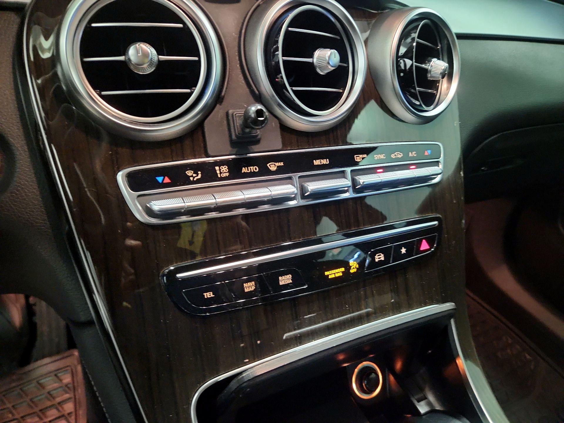 Thumbnail: 2020 Mercedes-Benz GLC - 16