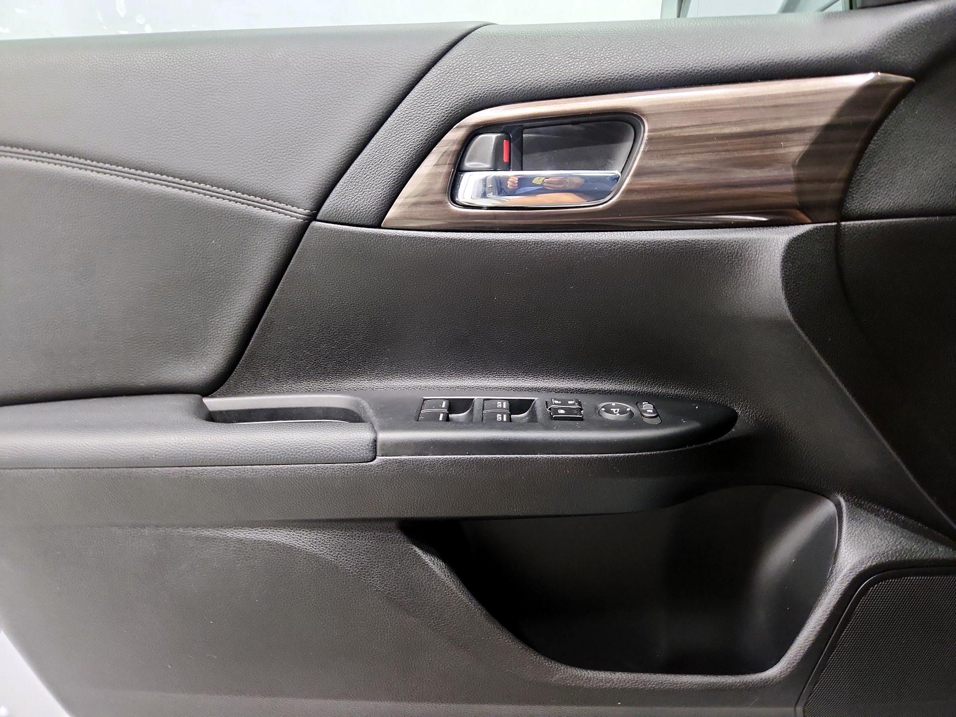 Thumbnail: 2016 Honda Accord - 12