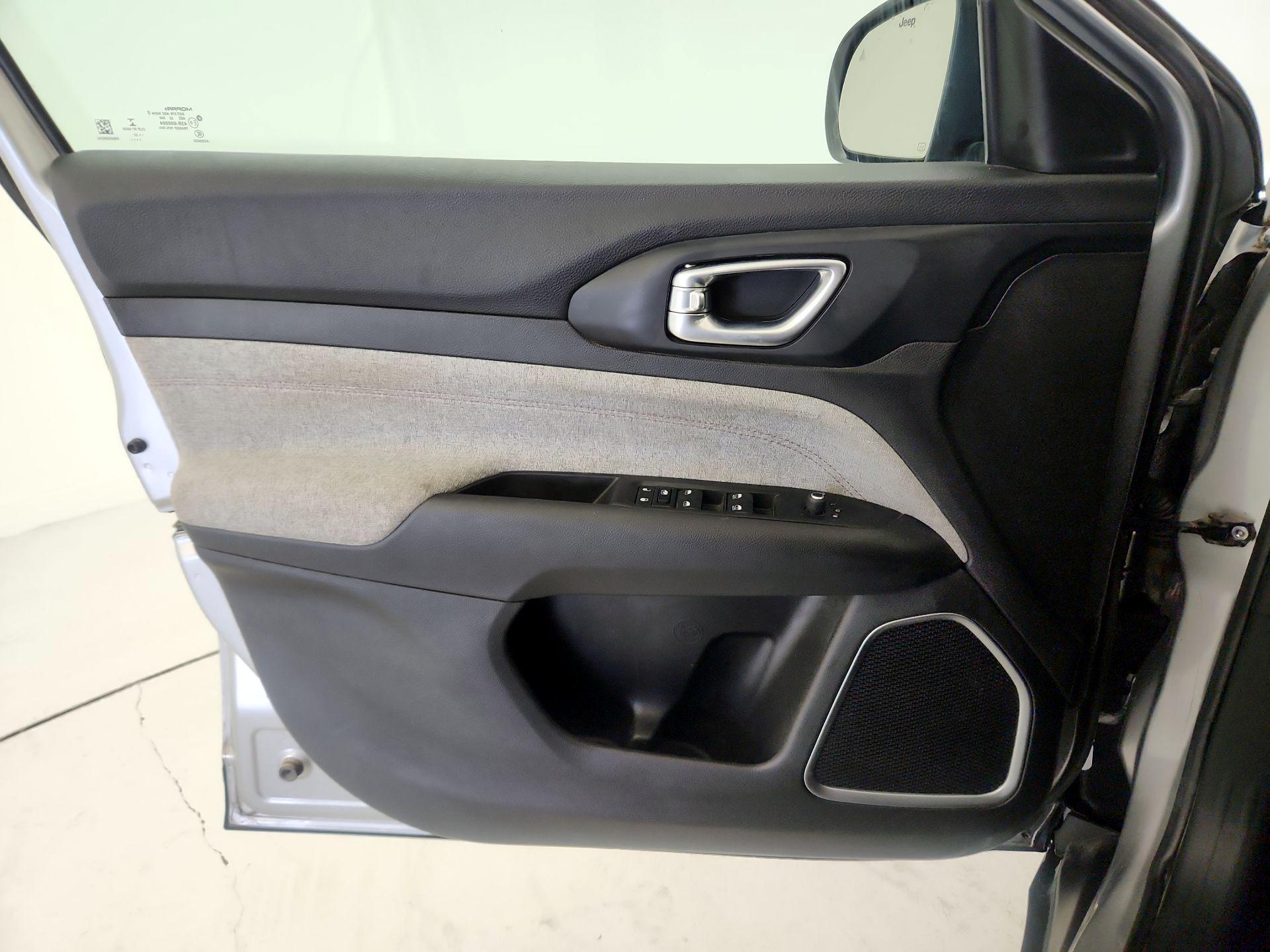 Thumbnail: 2022 Jeep Compass - 12
