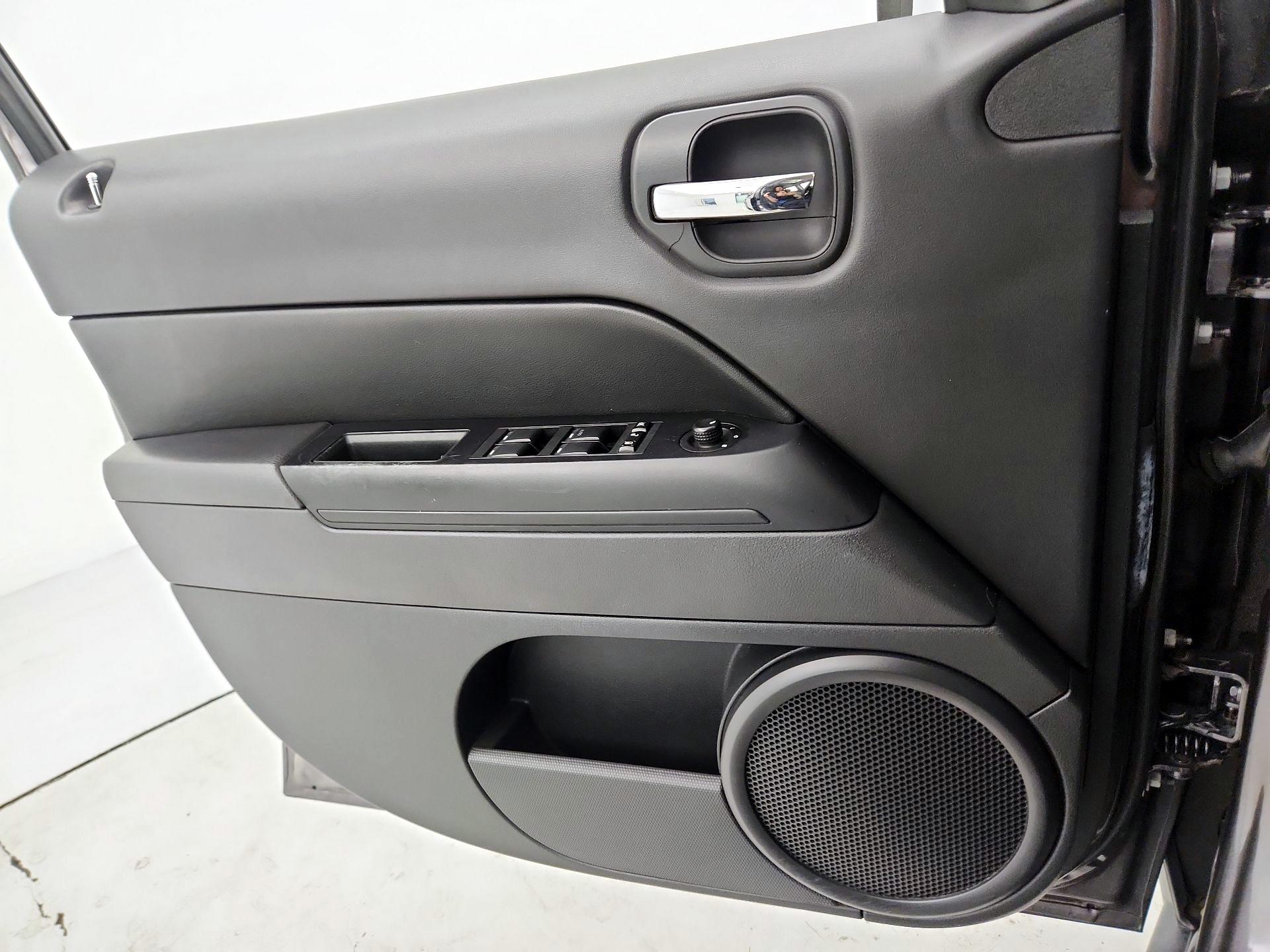Thumbnail: 2016 Jeep Patriot - 12