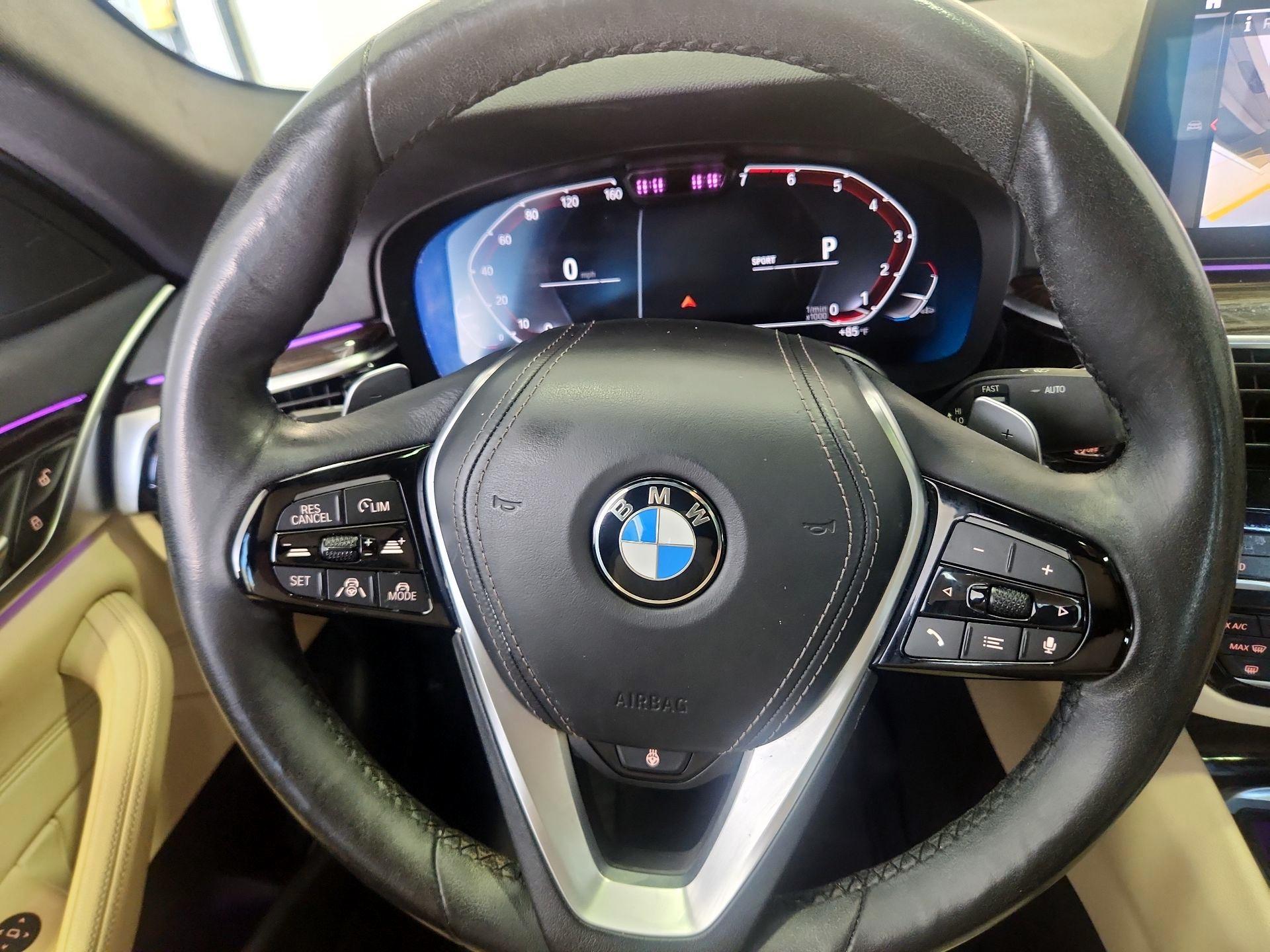 Thumbnail: 2021 BMW 5 Series - 10