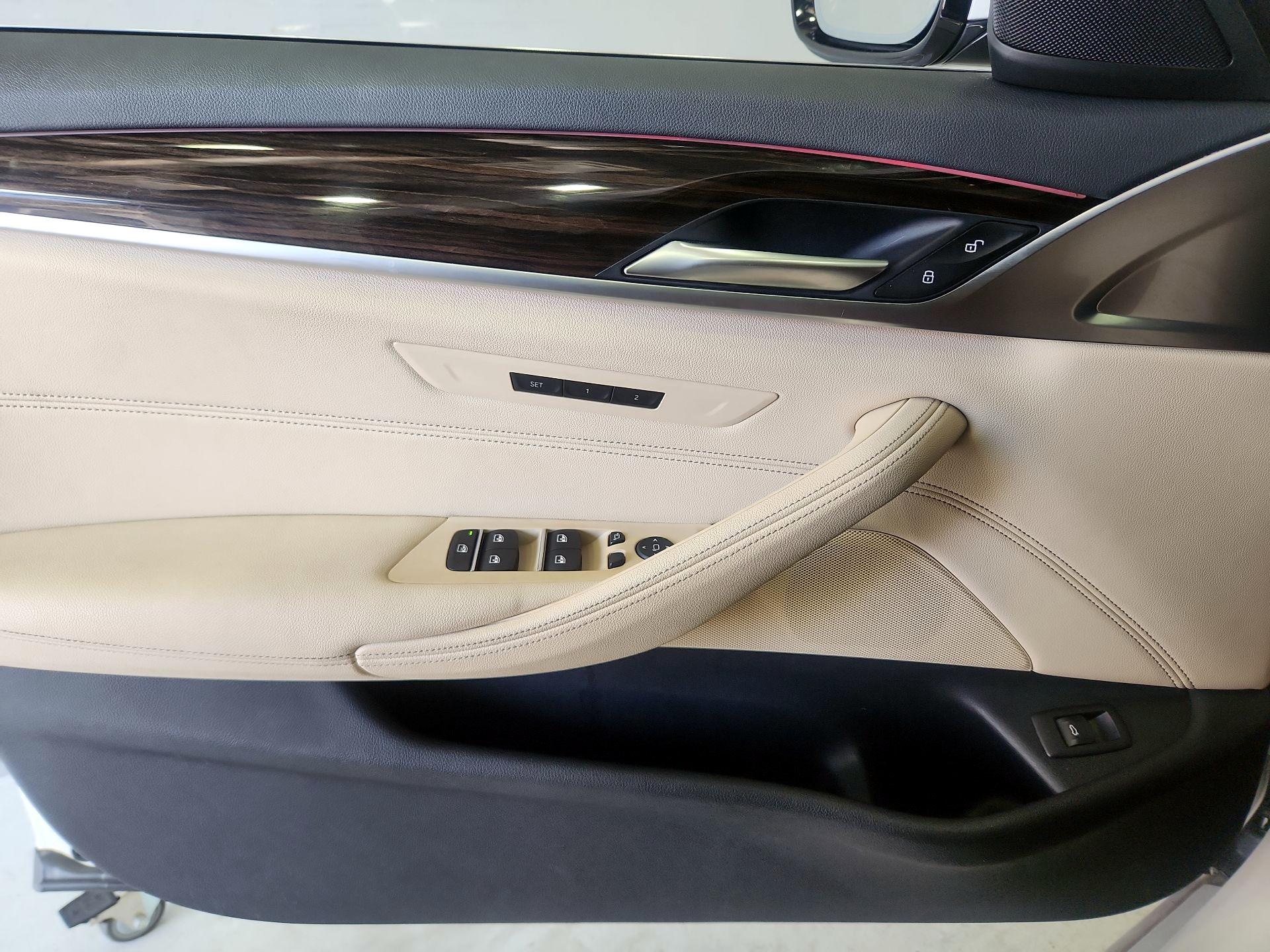 Thumbnail: 2021 BMW 5 Series - 12