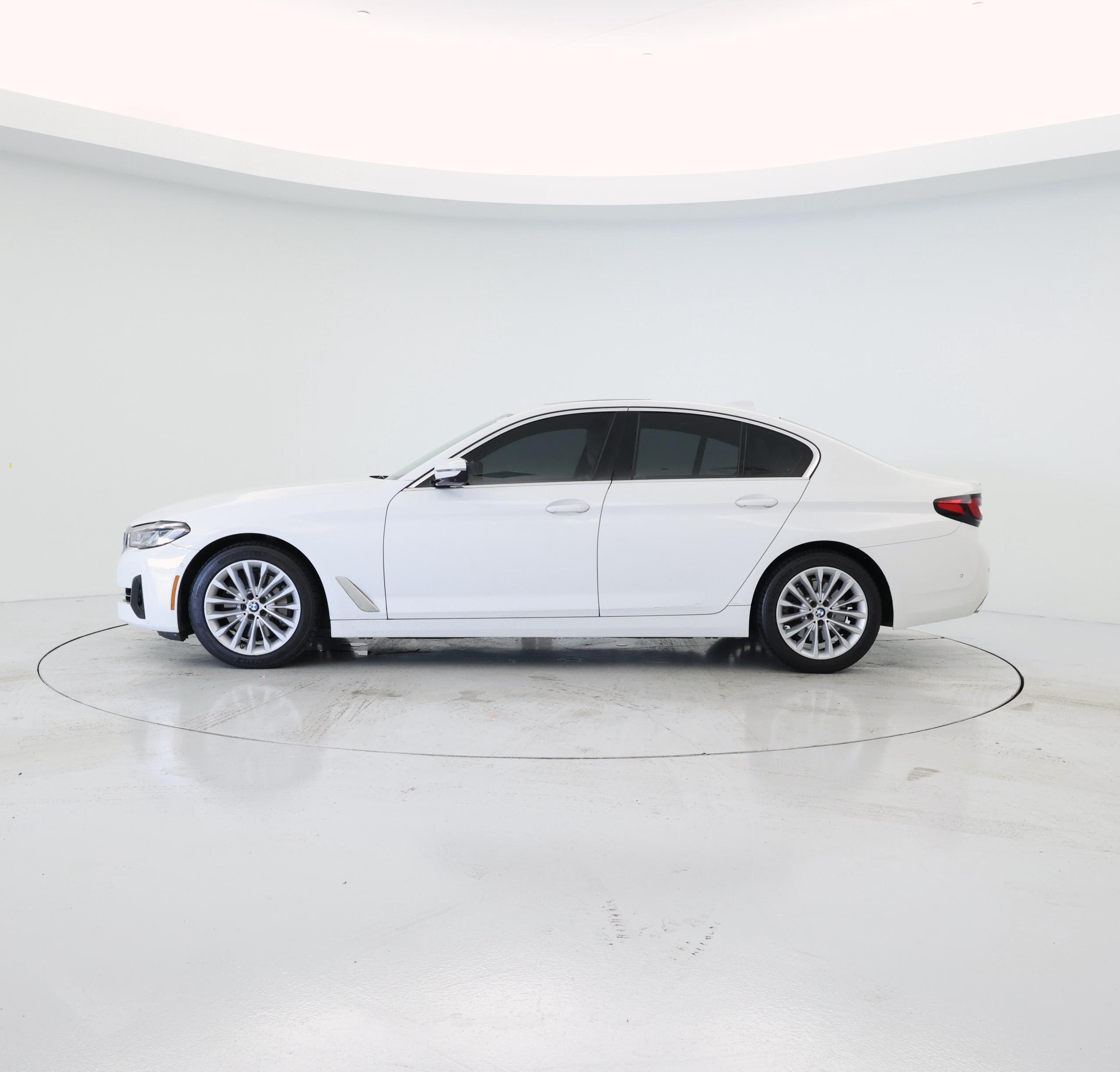 Thumbnail: 2021 BMW 5 Series - 3