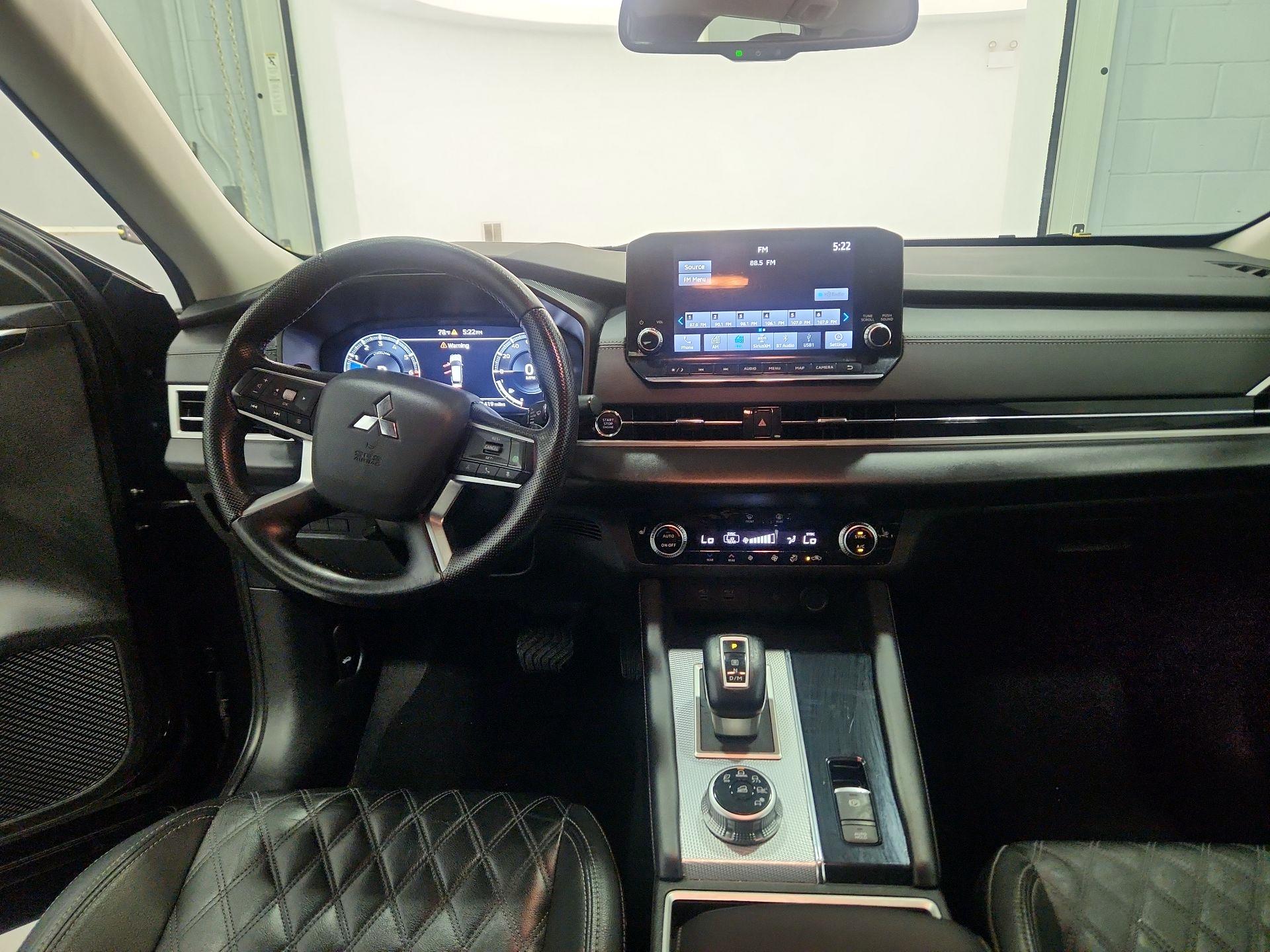 Thumbnail: 2023 Mitsubishi Outlander - 9