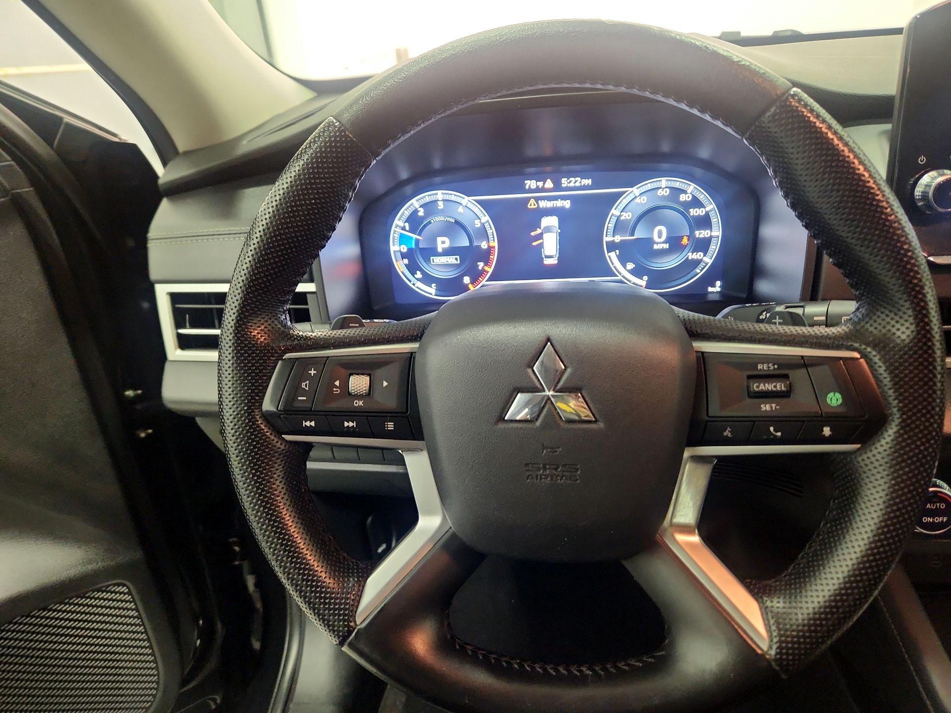 Thumbnail: 2023 Mitsubishi Outlander - 10