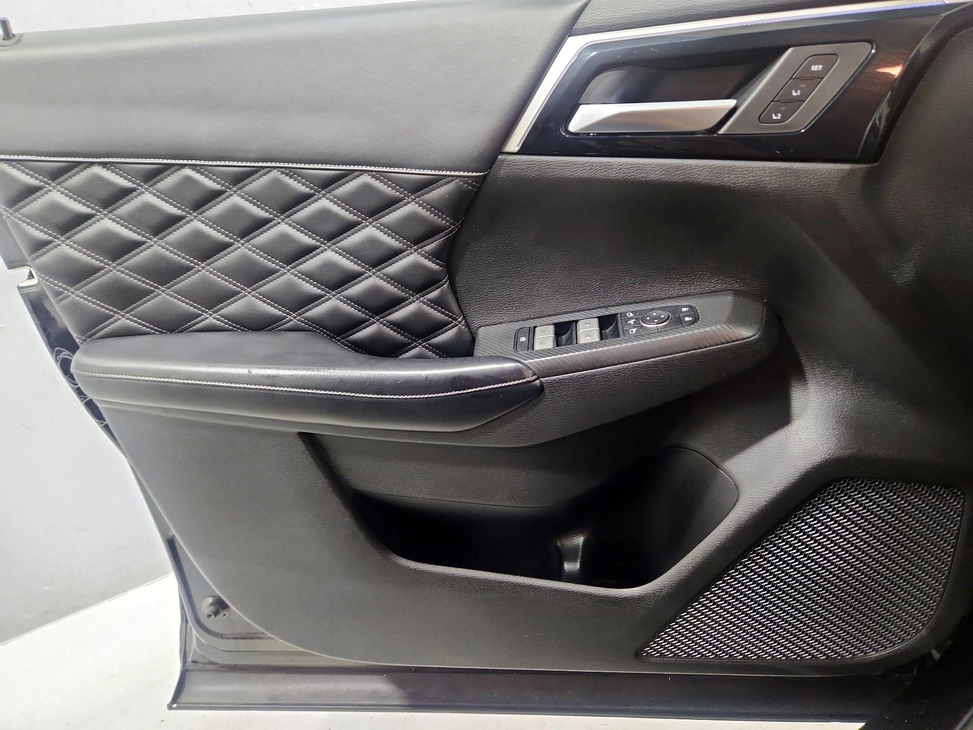 Thumbnail: 2023 Mitsubishi Outlander - 12