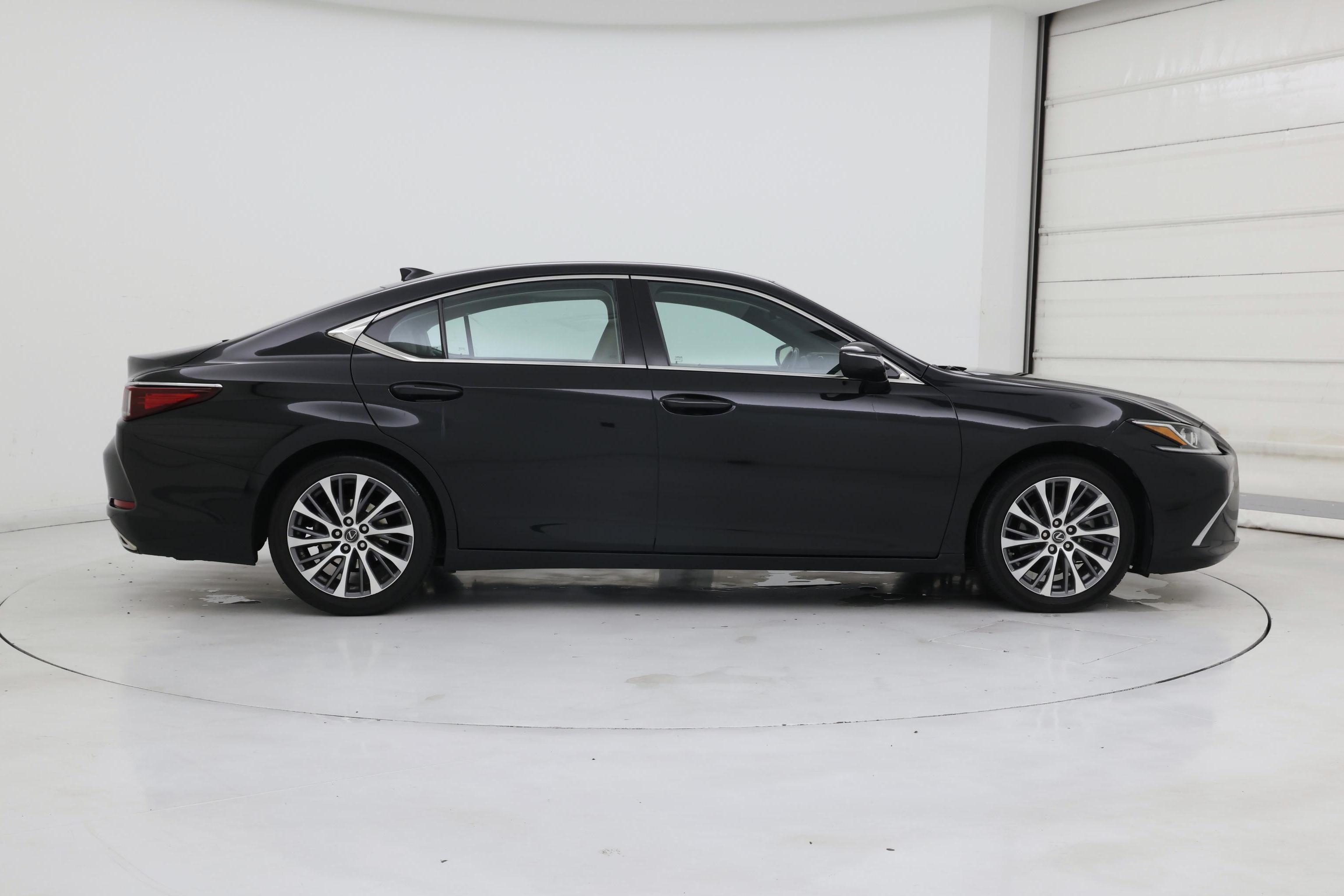 Thumbnail: 2021 Lexus ES - 7