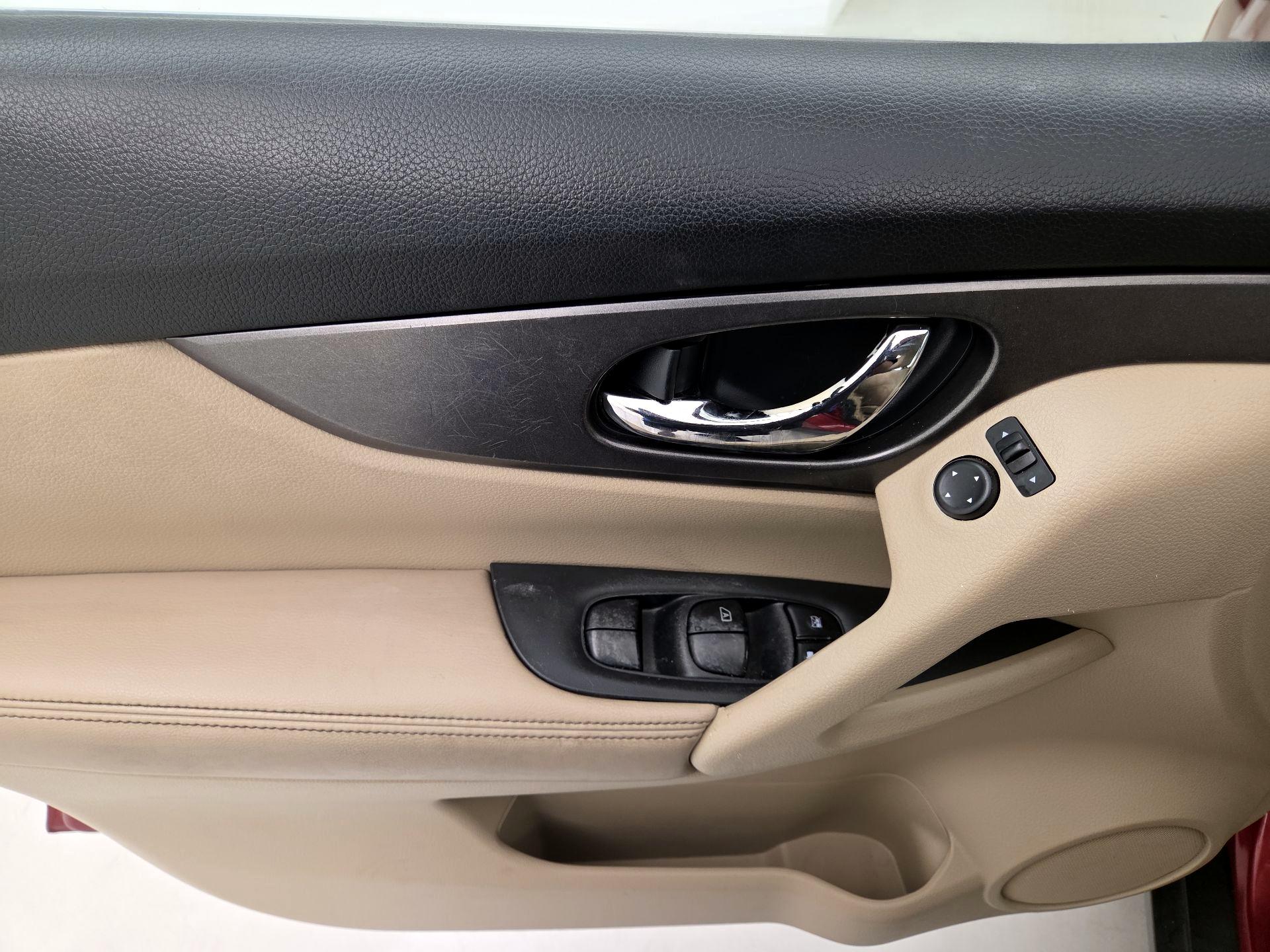 Thumbnail: 2015 Nissan Rogue - 12